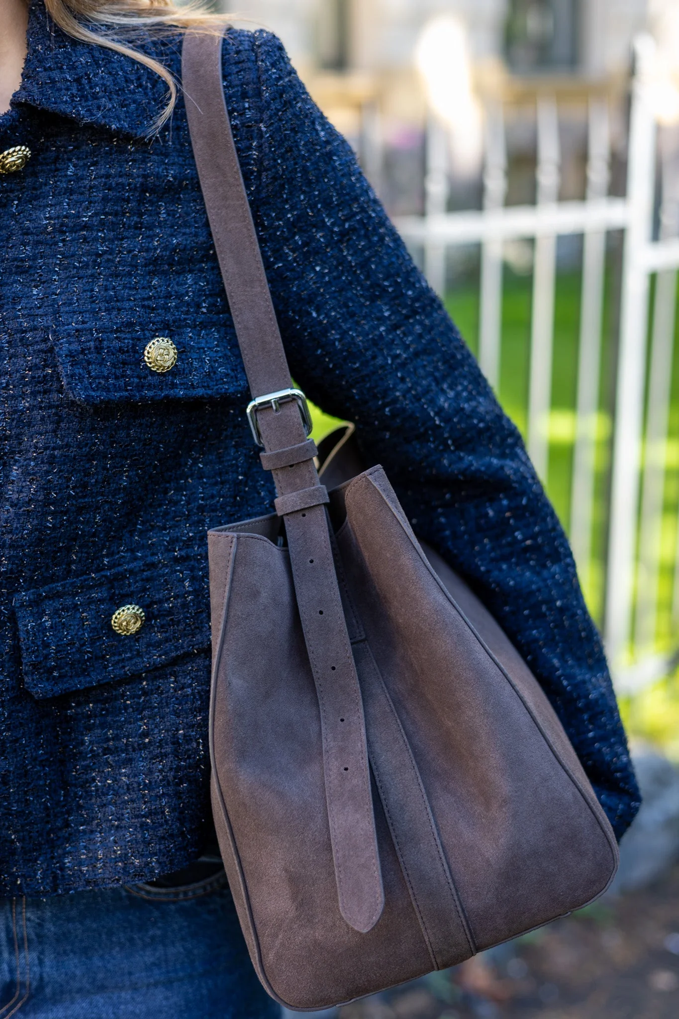 Sac Medium Suede Tote Bag Truffle - Image 4