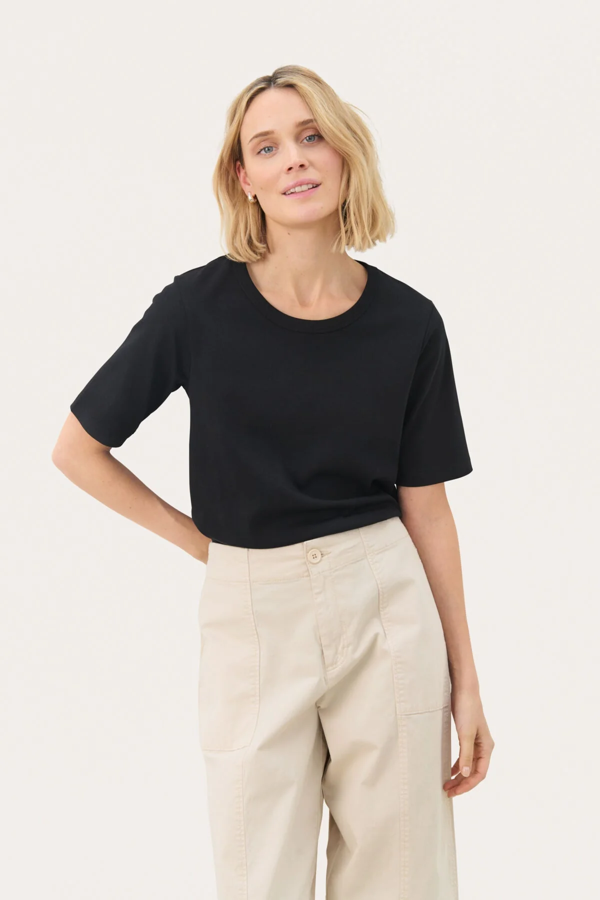 Ratana T-Shirt Black - Image 3