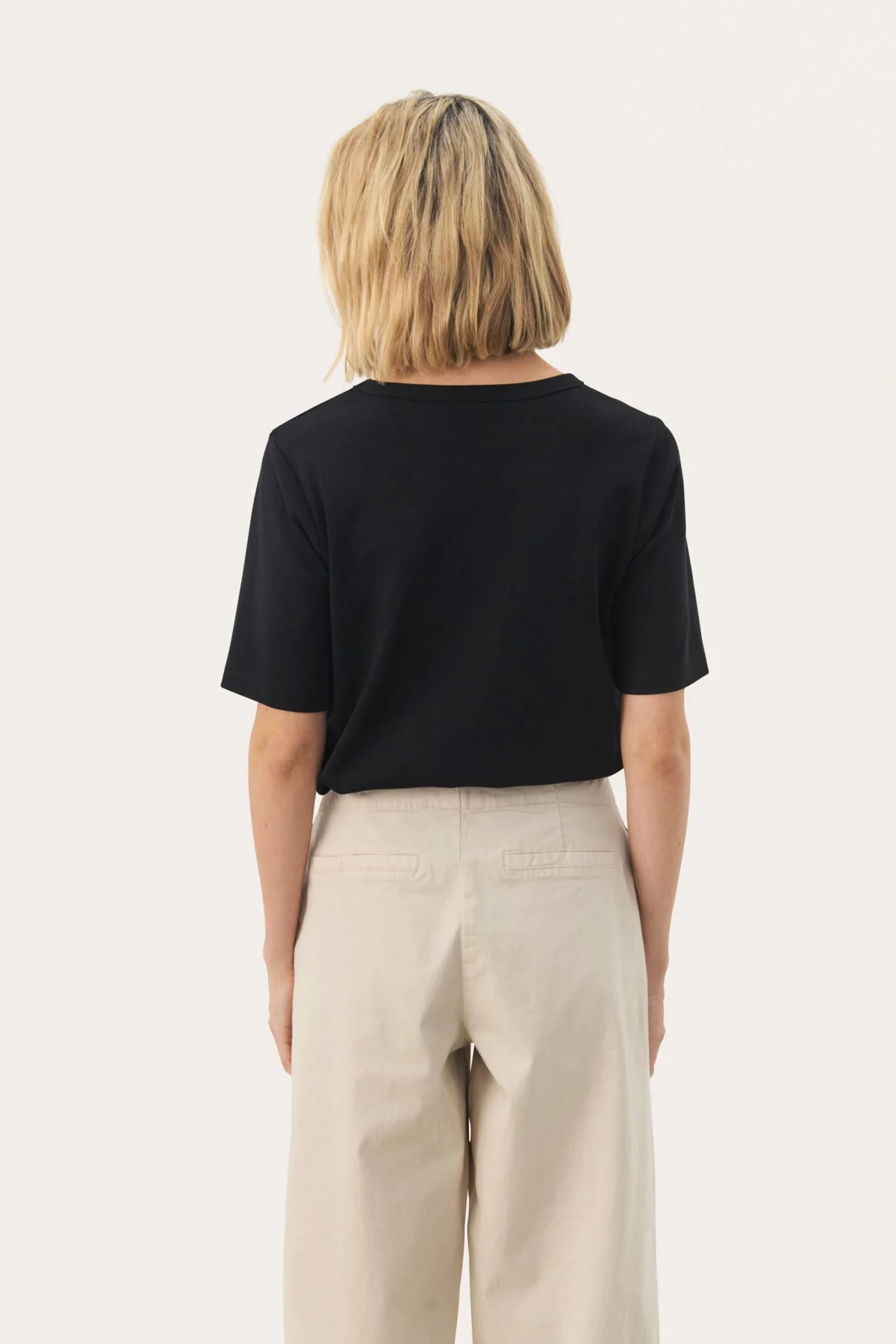 Ratana T-Shirt Black - Image 5