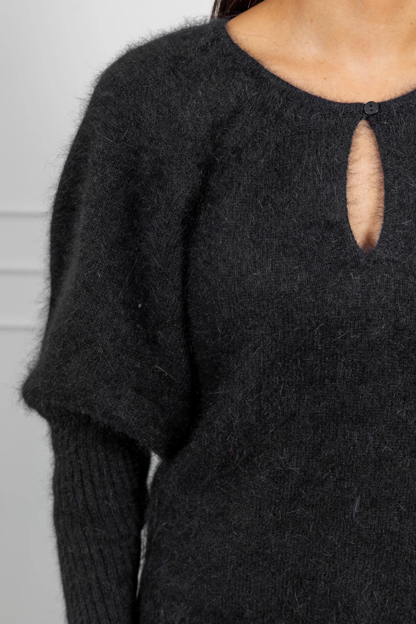 Honey Pullover Black - Image 6