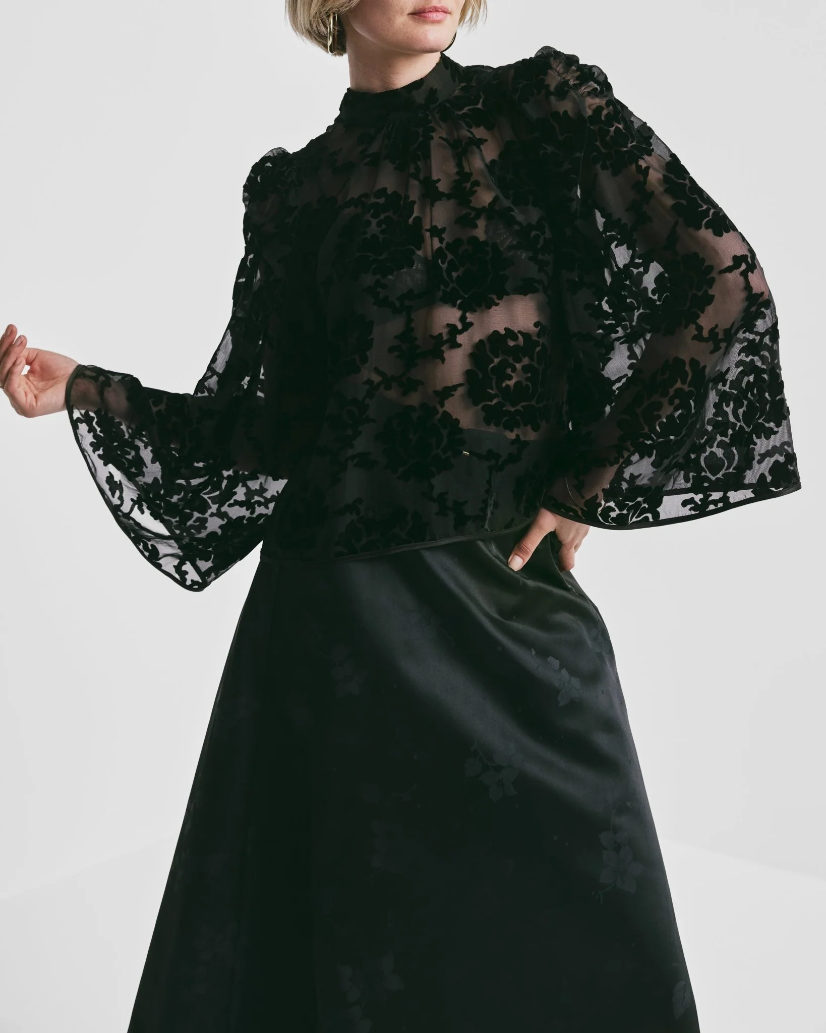 Velvet Flared Top Black - Image 4