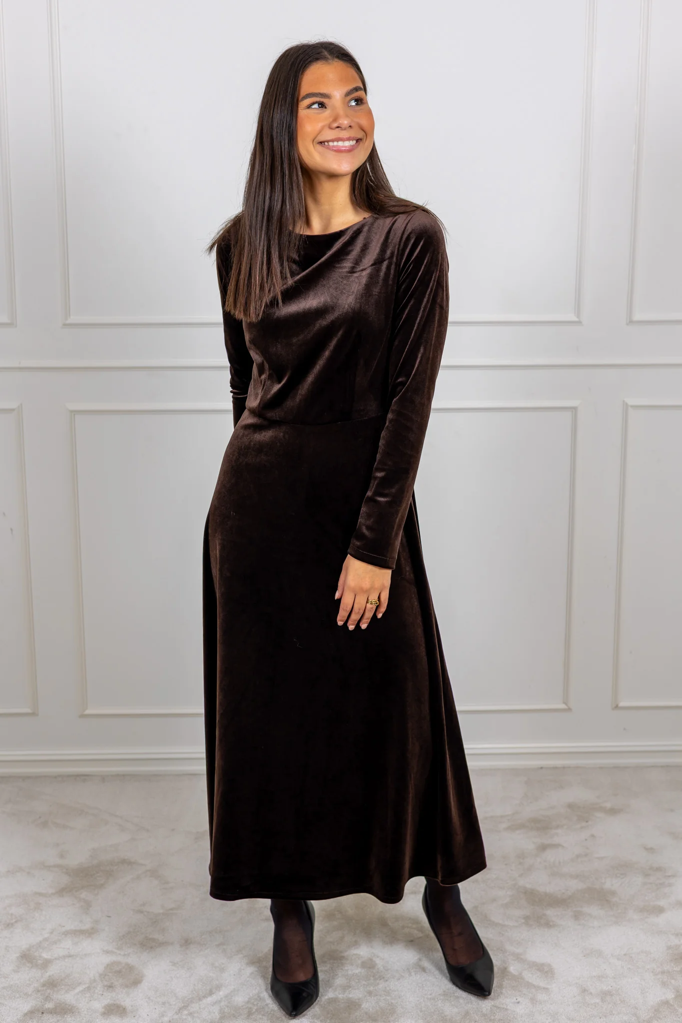 Attentiff Midi Velour Dress Choco - Image 7