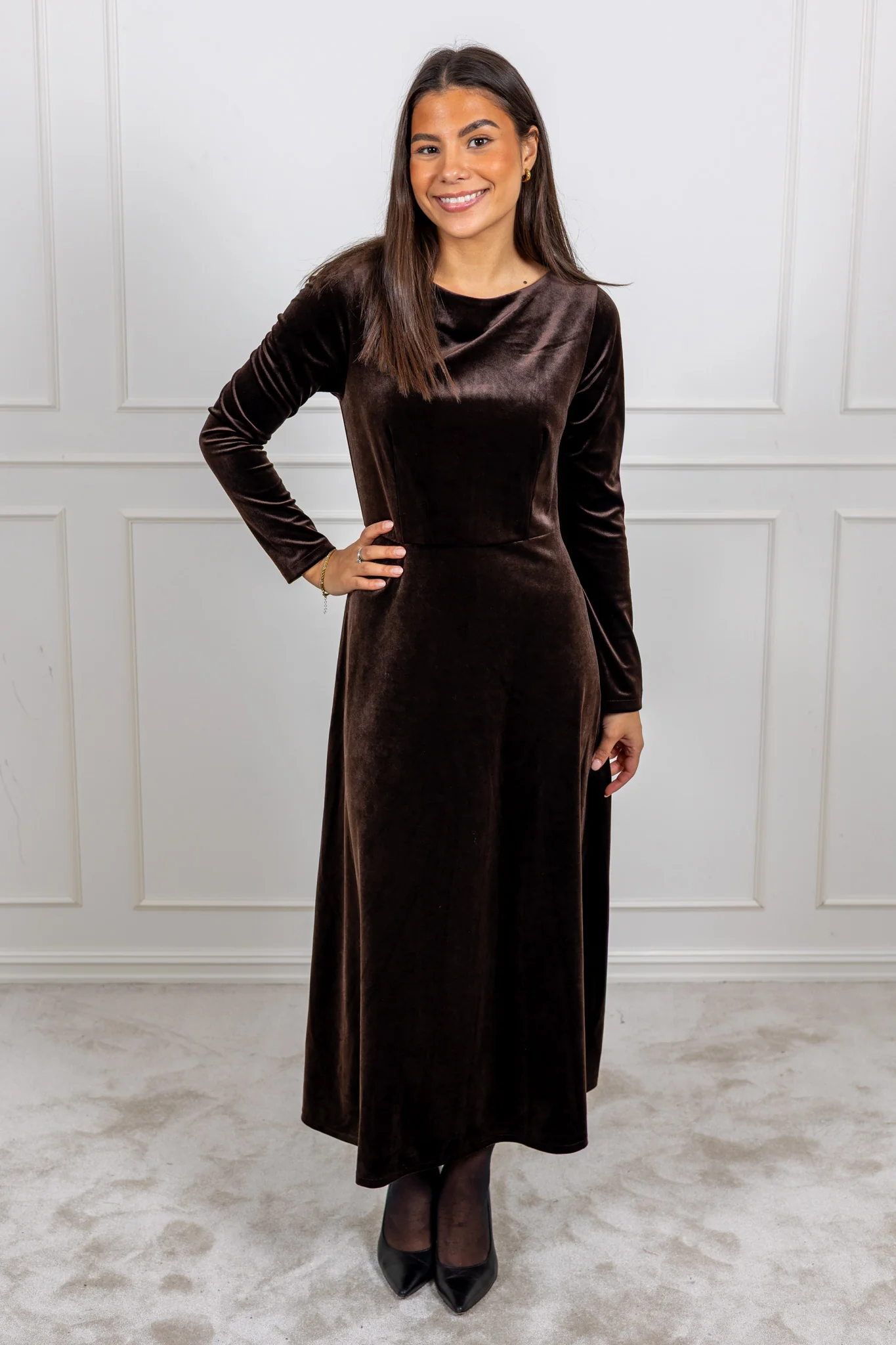 Attentiff Midi Velour Dress Choco - Image 8
