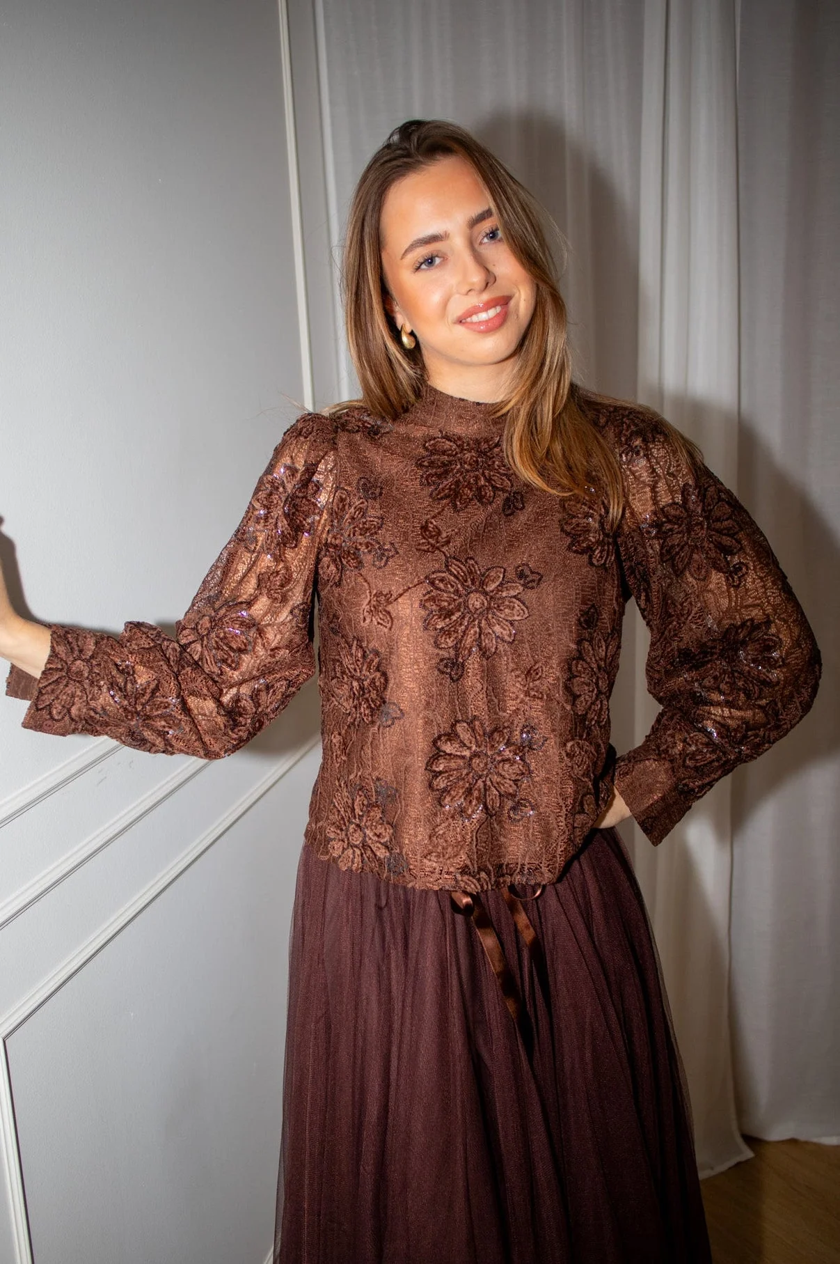O-Neck Blouse Choco - Image 2