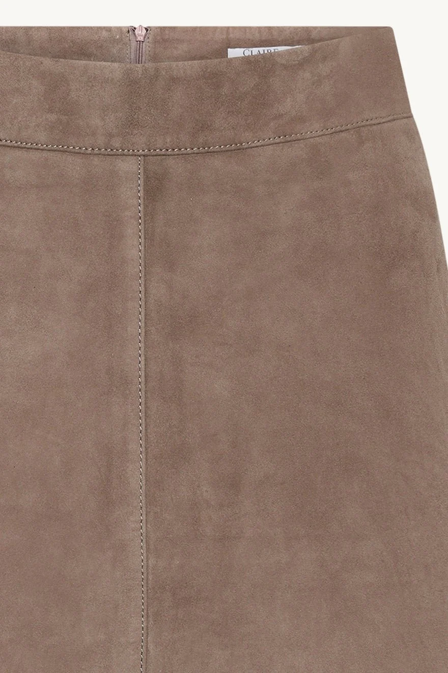 Norma Skirts Mountain - Image 3