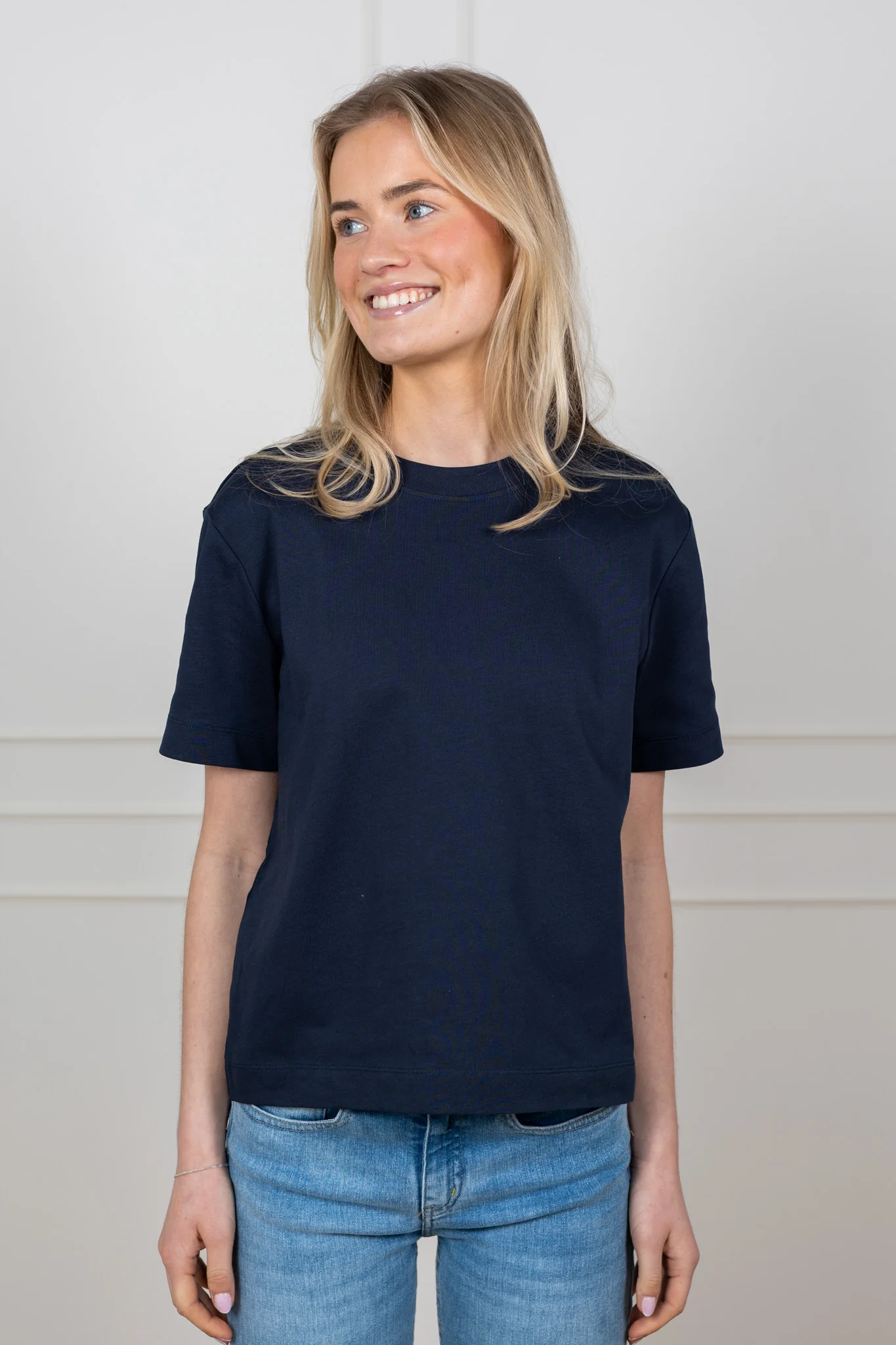 Essential Ss Boxy Tee Dark Sapphire - Image 3