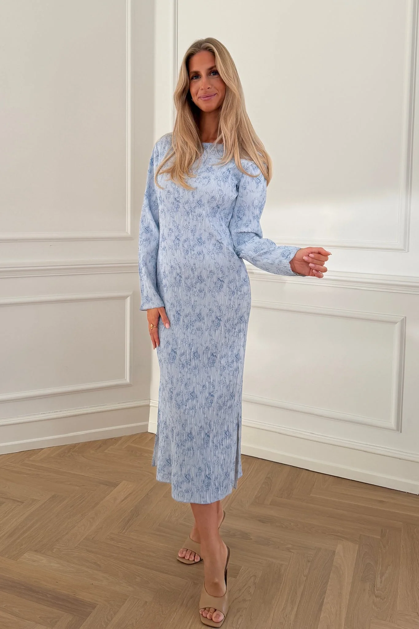 Oda Dress Soft Blue Blossom - Image 4