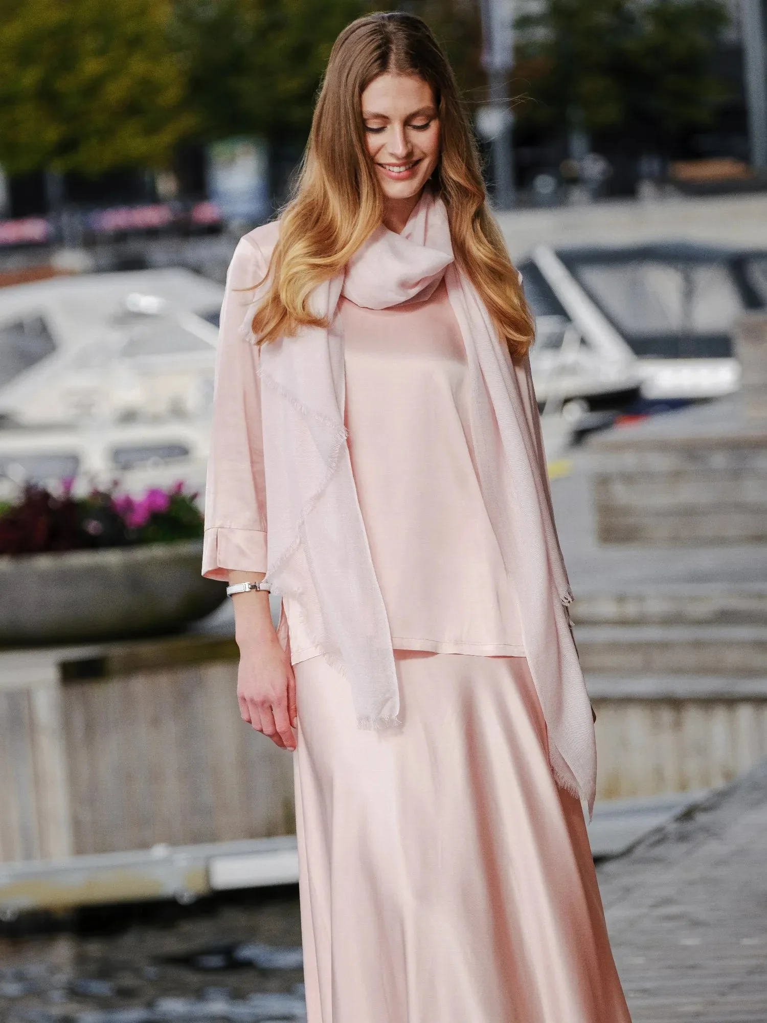 Handsome Scarf Pale Rose - Image 3