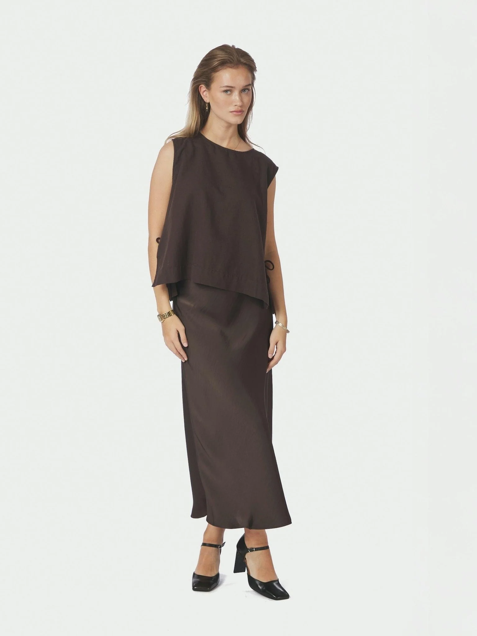 Svetlana Linen Top Dark Brown - Image 6
