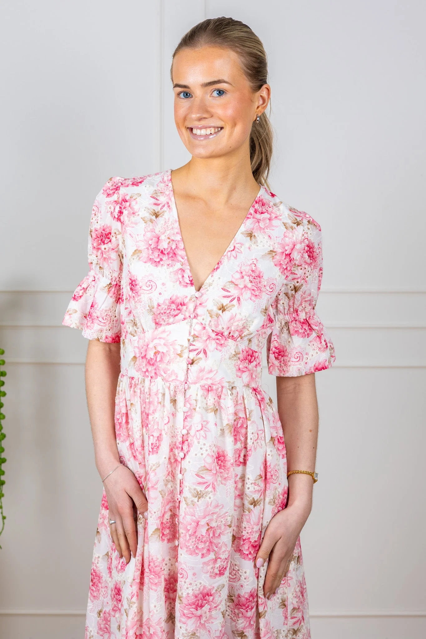 Evie Maxi Dress Peony Pop Pink - Image 4