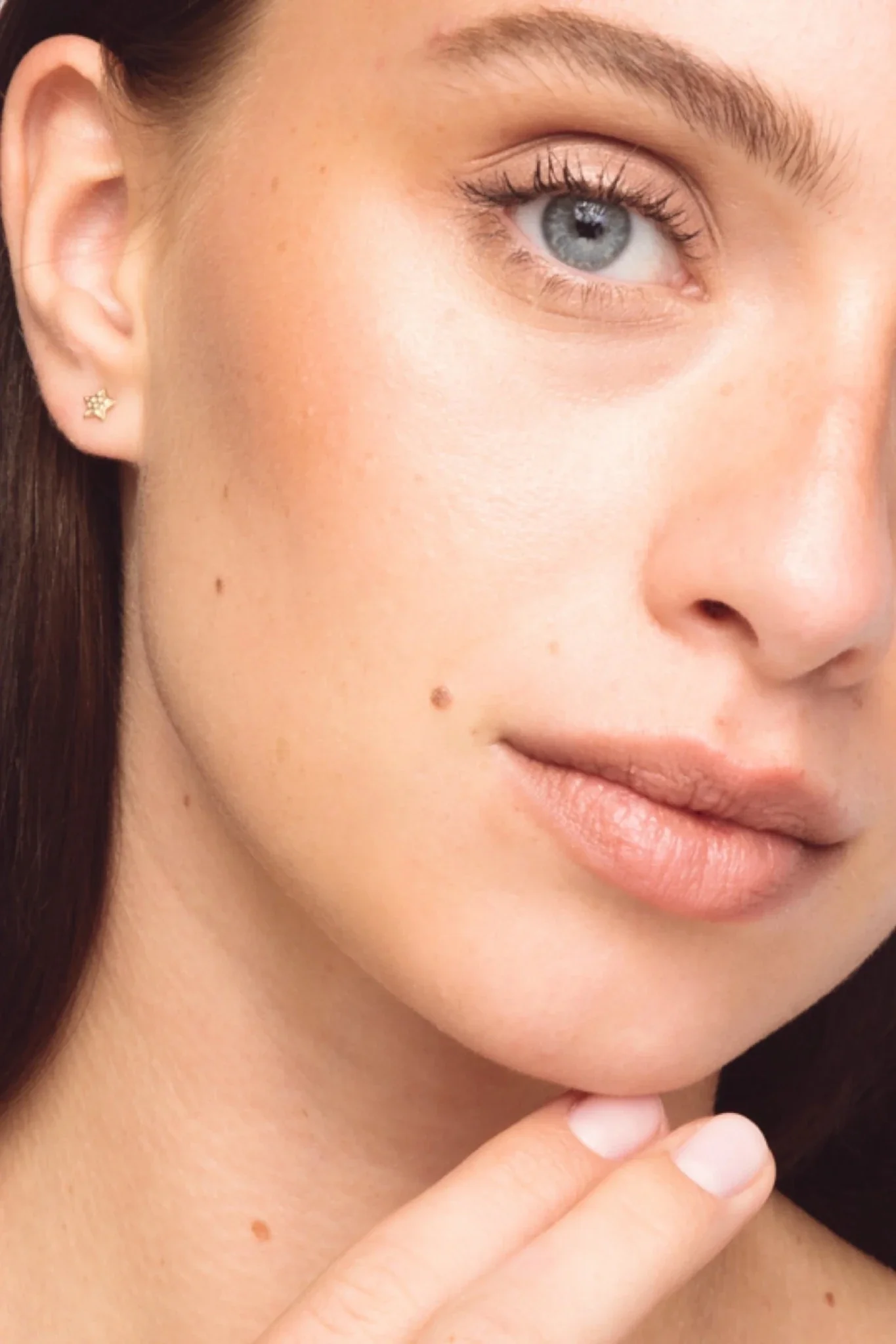 The Tiny Star Earrings Gold - Image 2