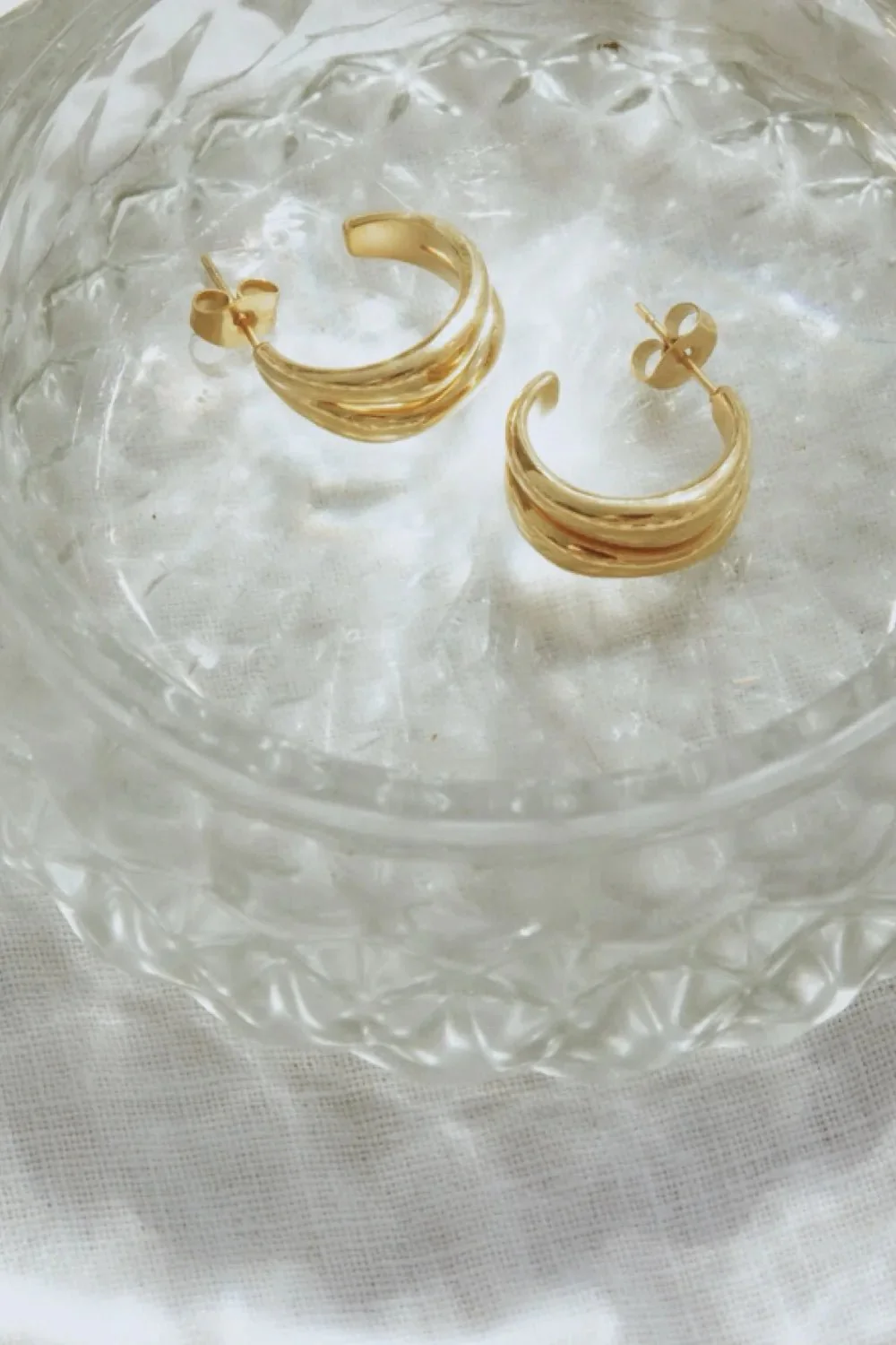 The Curved Hoops Gold