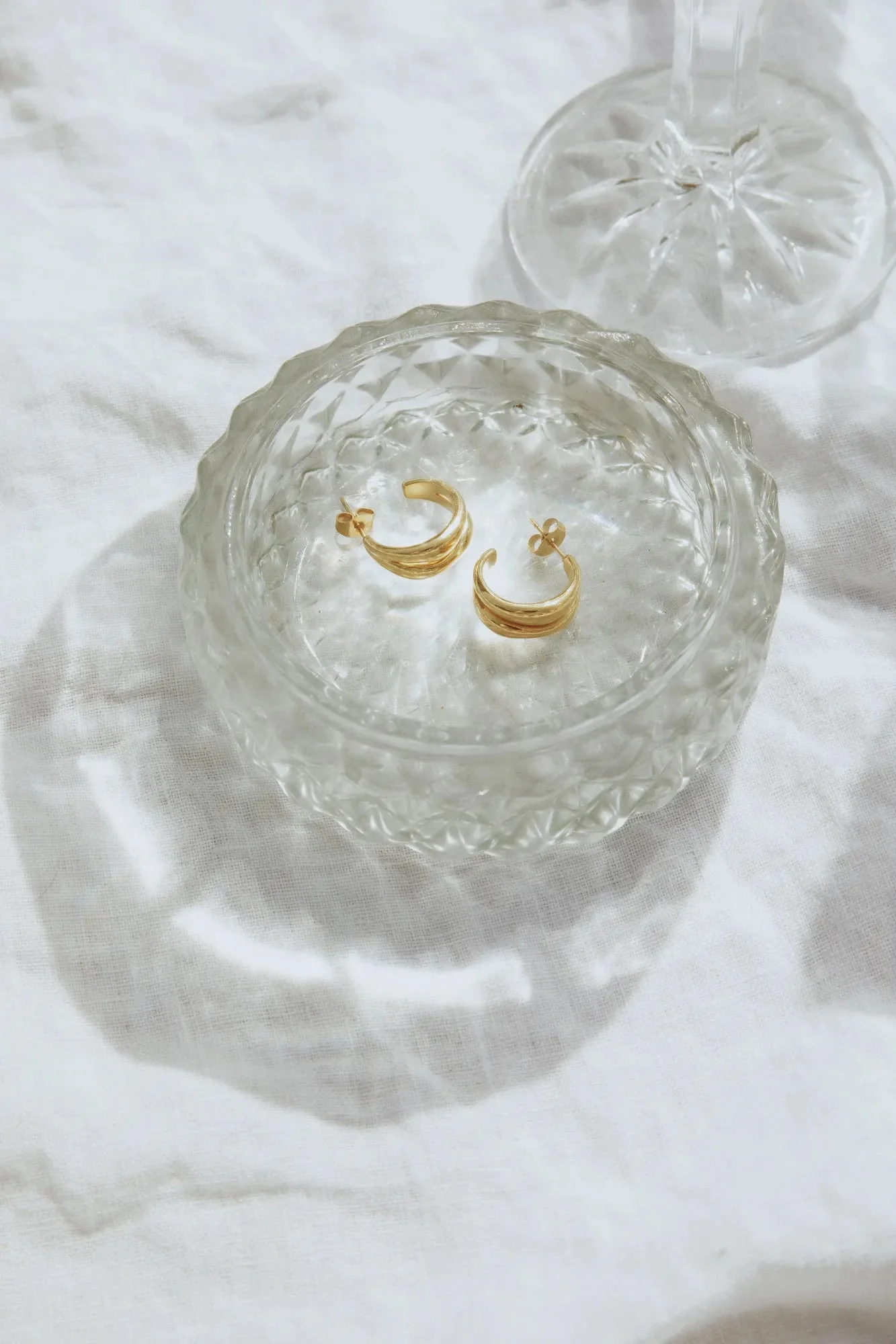 The Curved Hoops Gold - Image 7