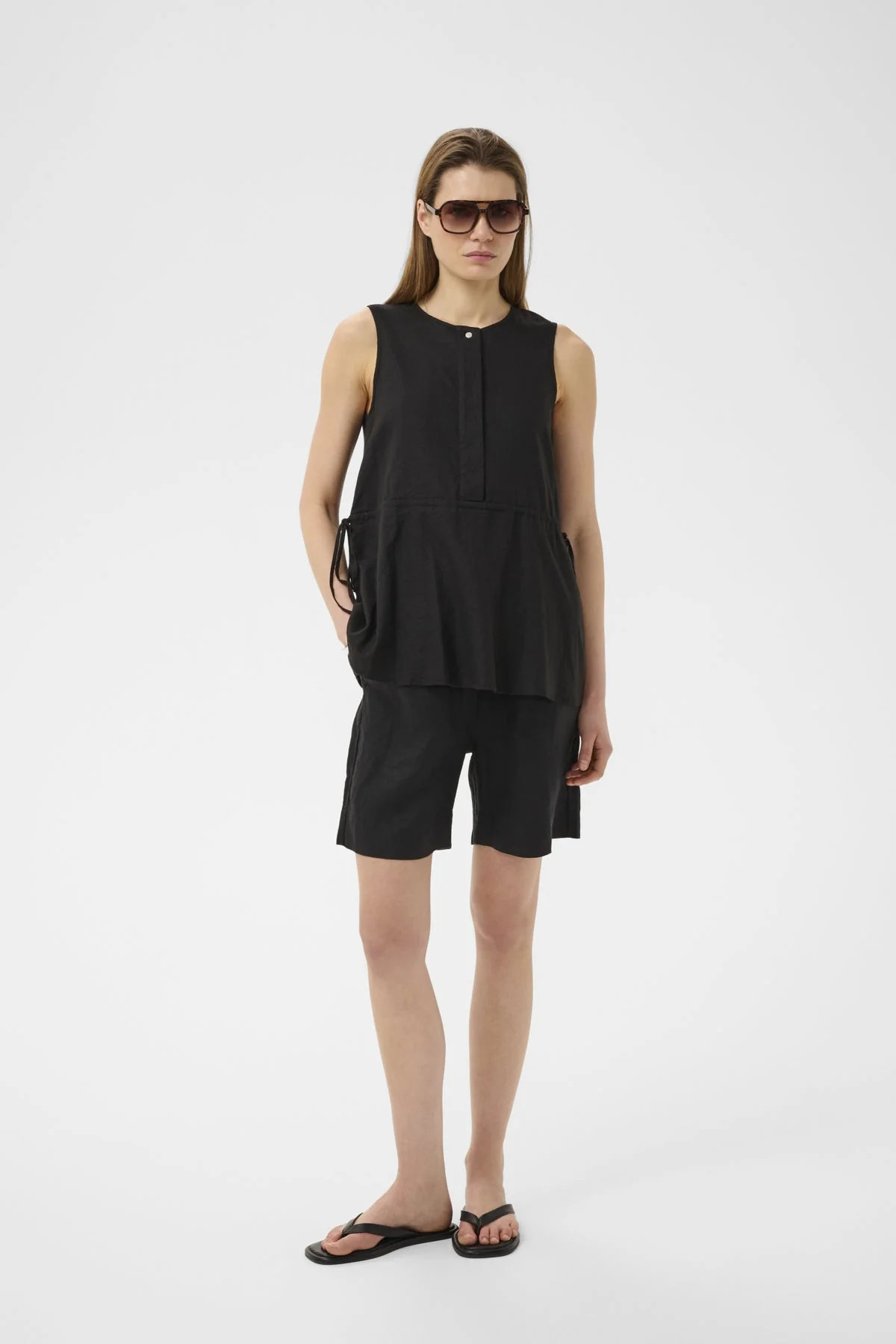 Elinoriw Shorts Black - Image 6