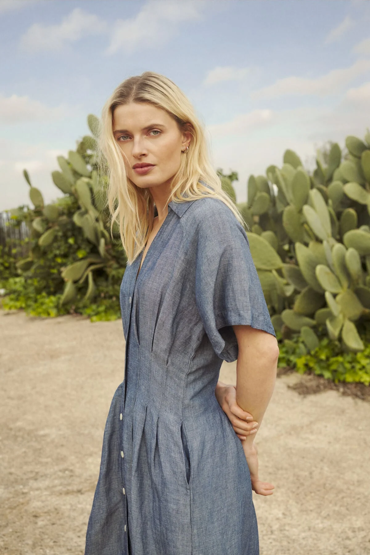 Betine Dress Blue Chambray - Image 2