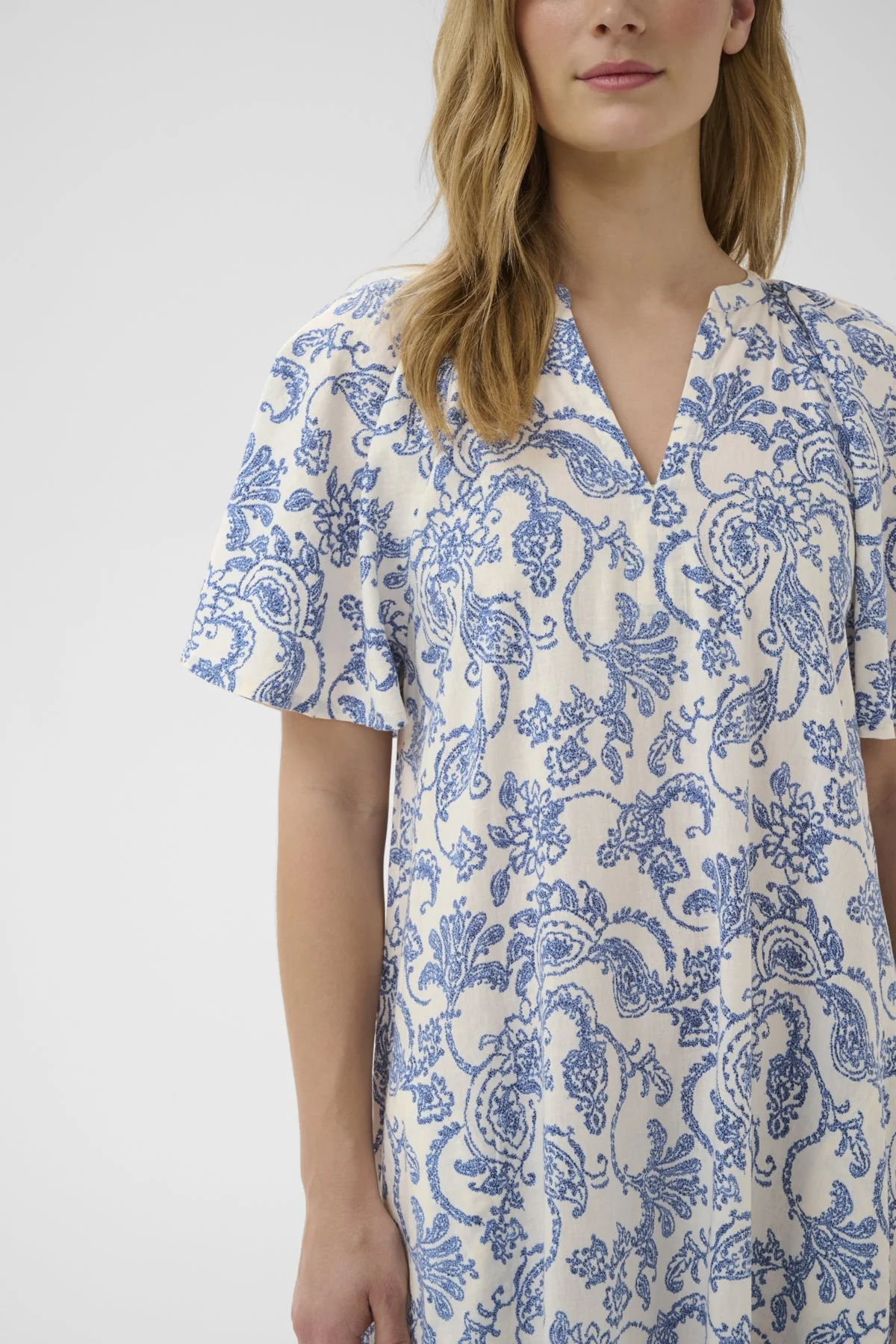 Bentine Dress Blue Dot Paisley Print - Image 4
