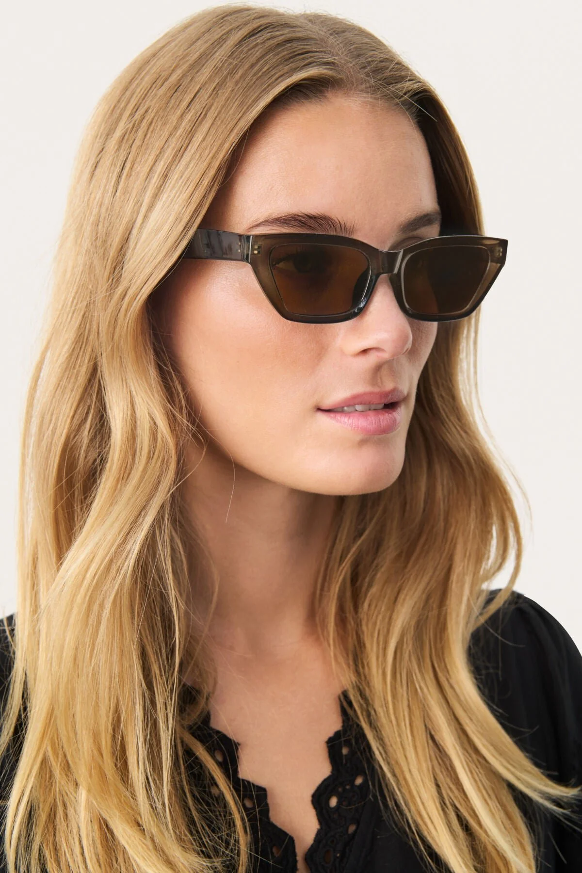 Rebbie Sunglasses Canteen - Image 3