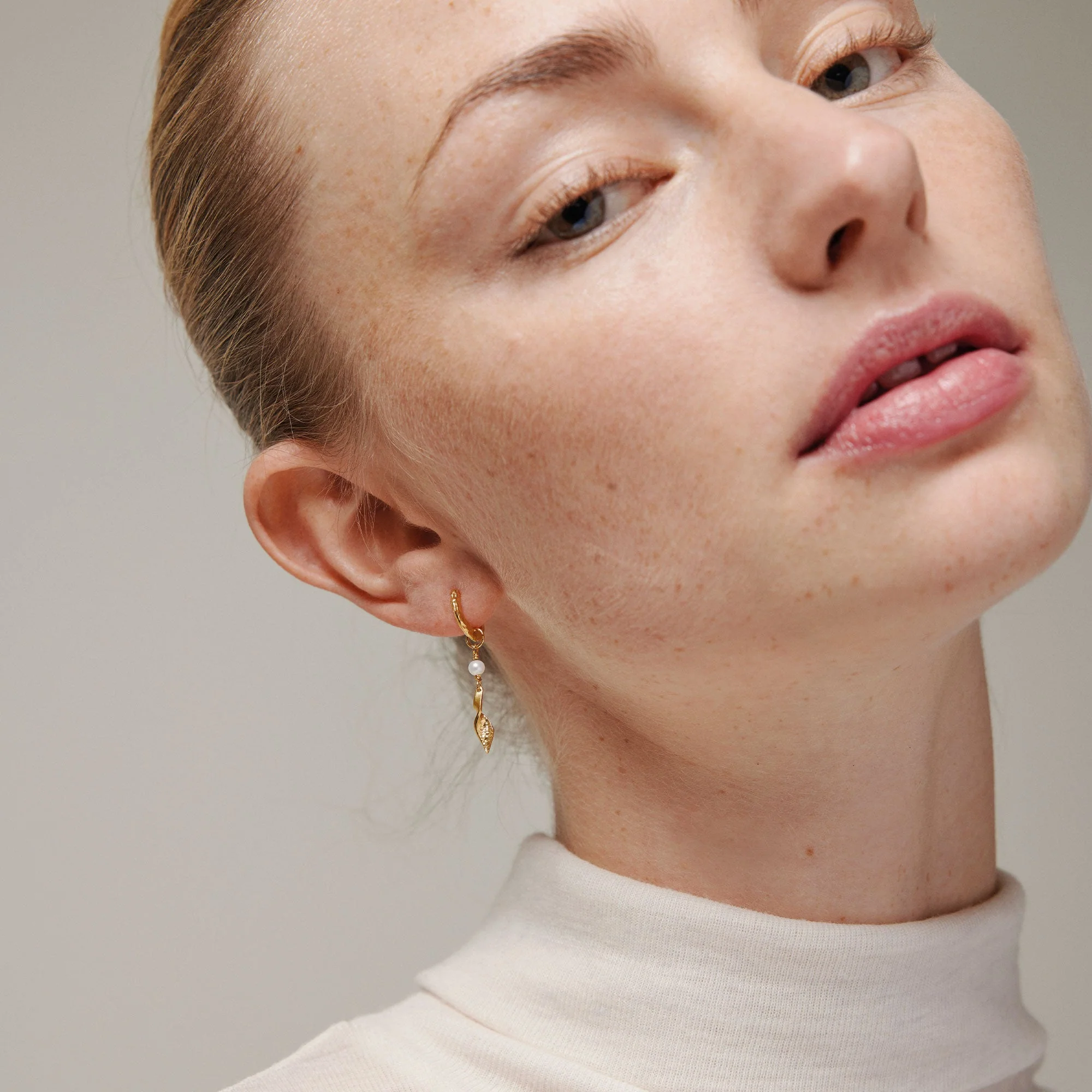 May Earrings Pearls - Image 2