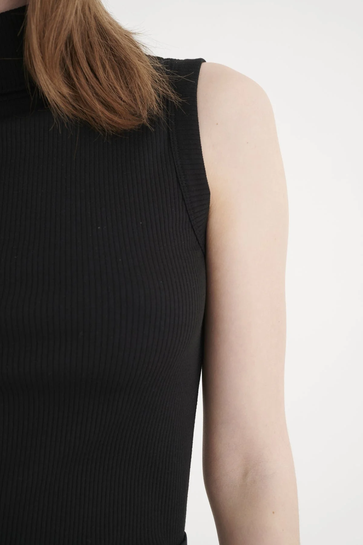 Dagnaiw Rollneck Top - Image 4