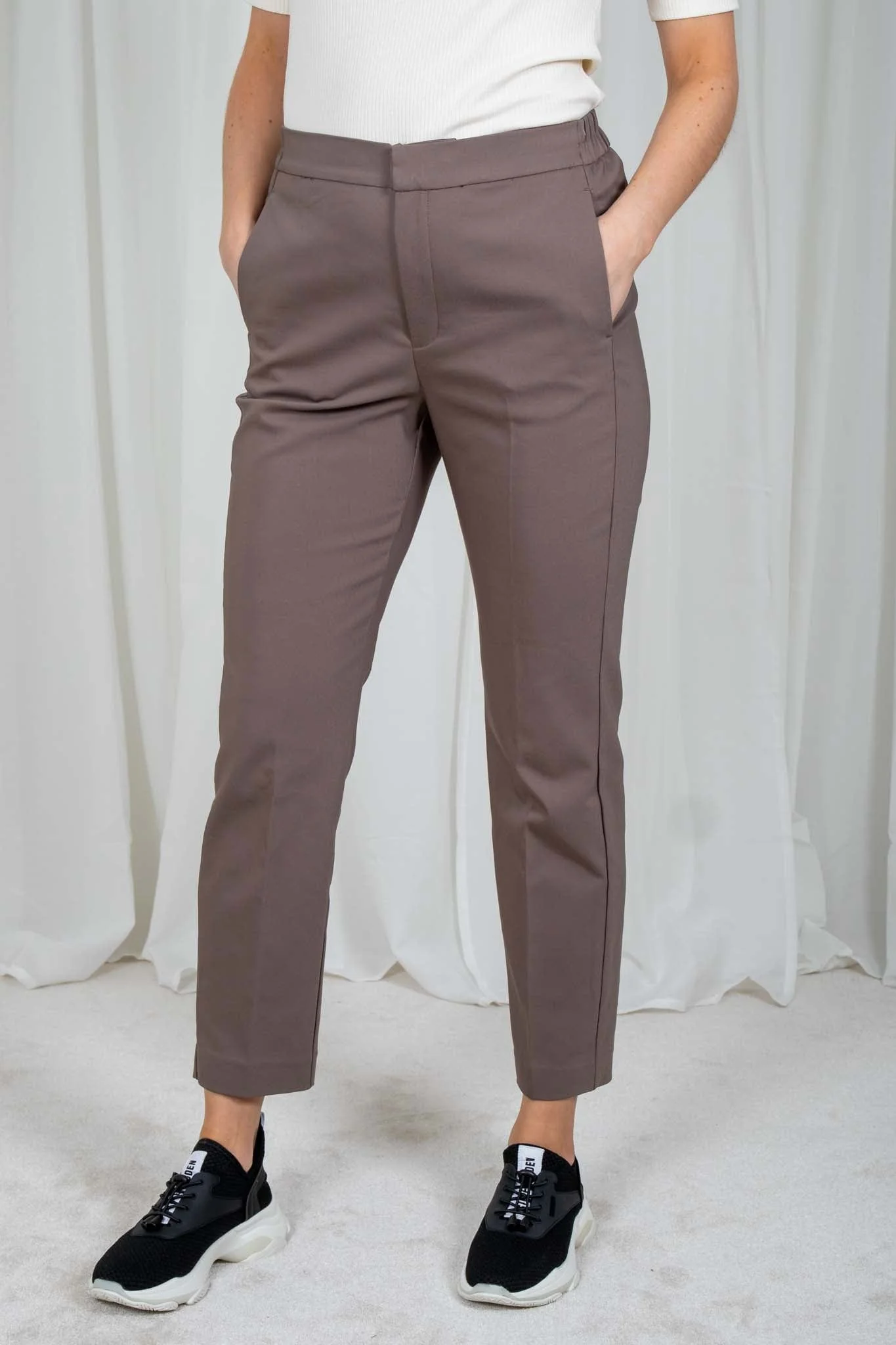 Zellaiw Flat Pant - Image 8