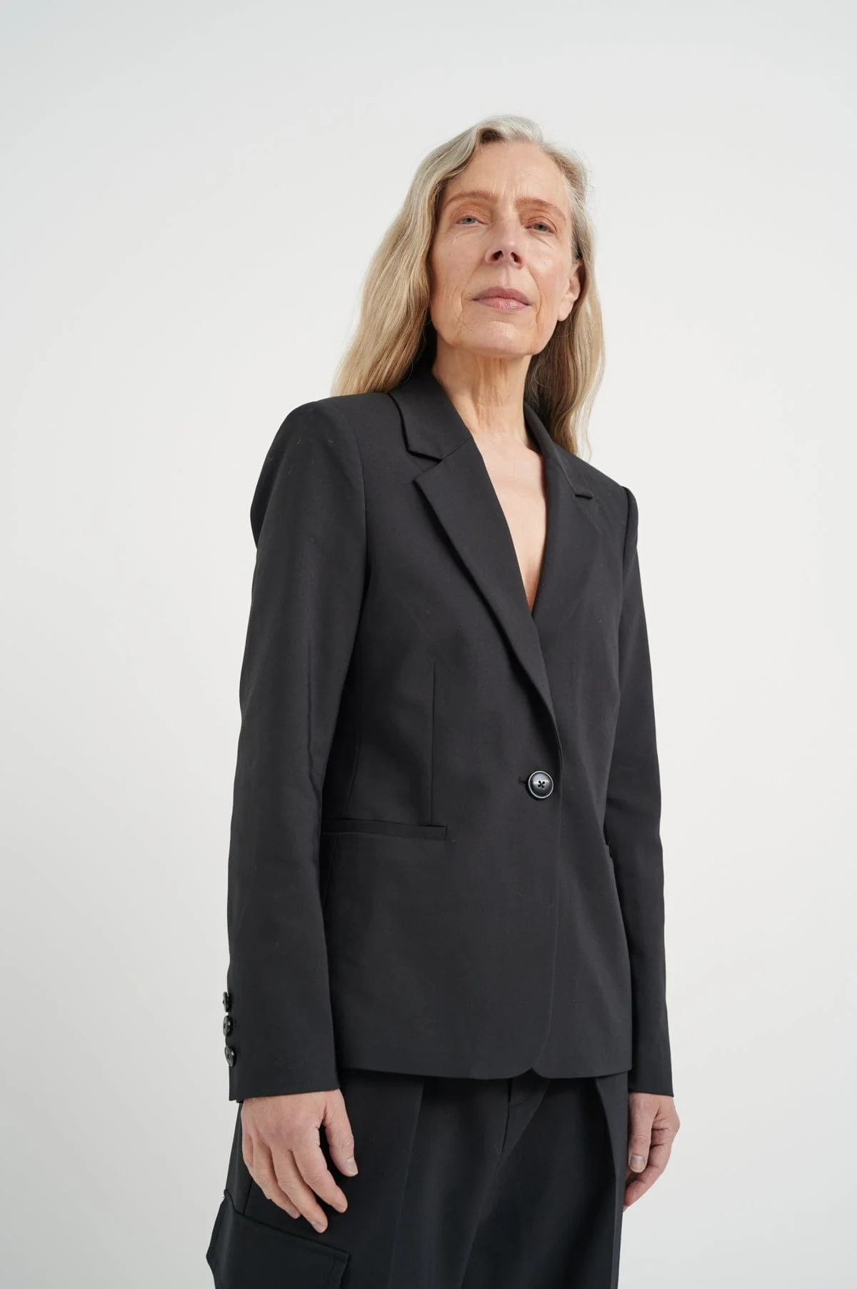 Zellaiw Classic Short Blazer Black - Image 7
