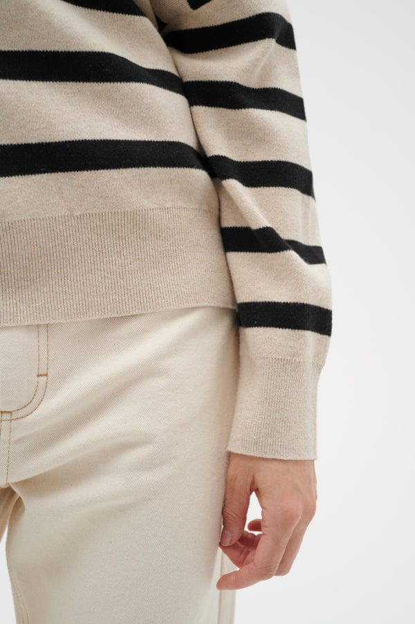 Tenleyiw Turtleneck Pullover Sandstone / Black - Image 4