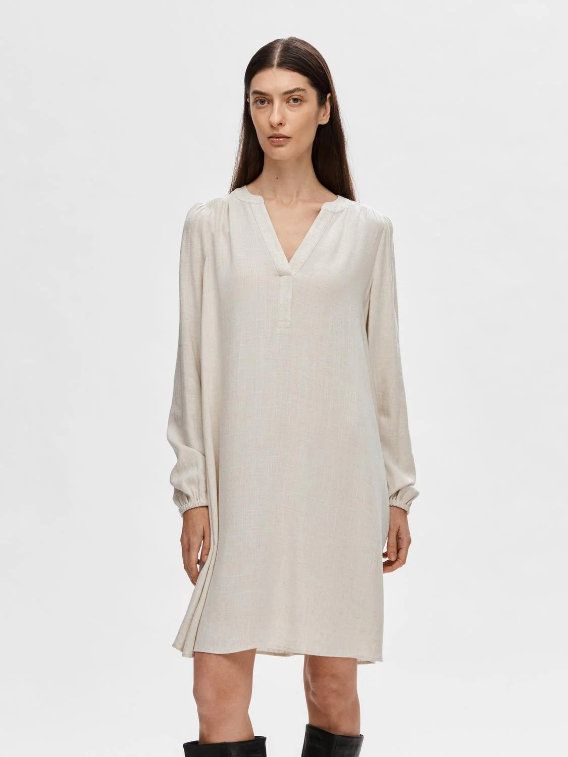 Viva Ls Short V-Neck Dress Sandshell - Image 4