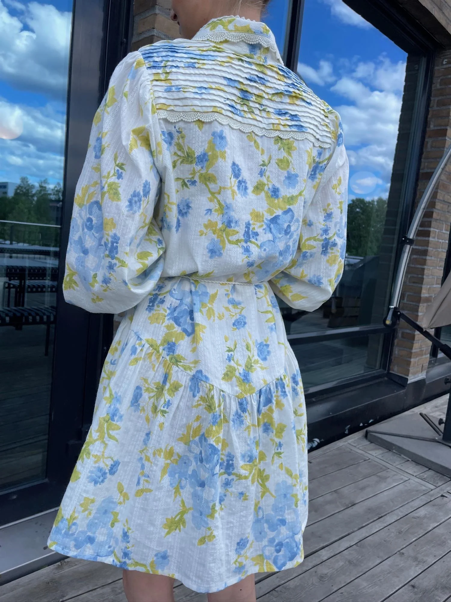 Yassomelli Ls Shirt Dress Fest Birch W. Blue Flowers - Image 3