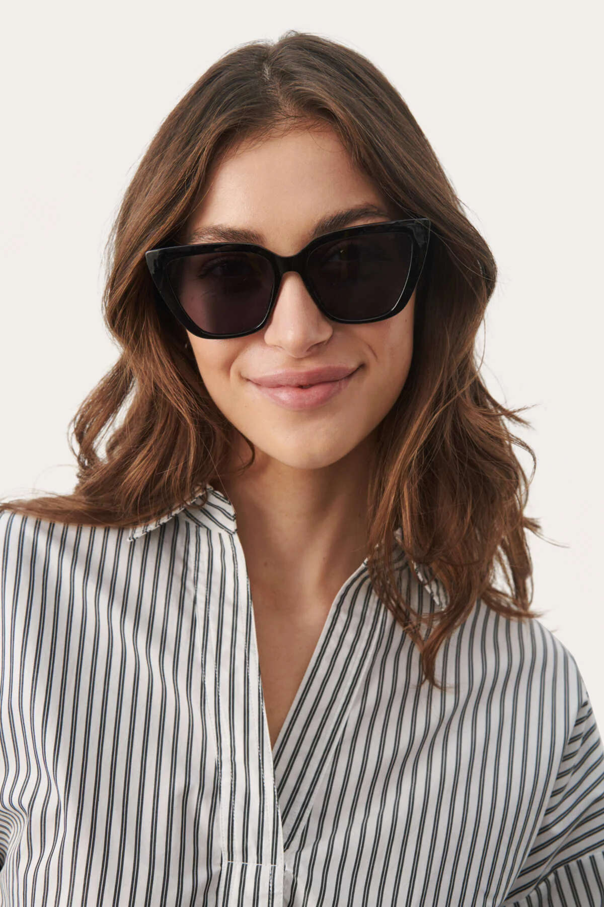 Emanpw Sunglasses Black - Image 5