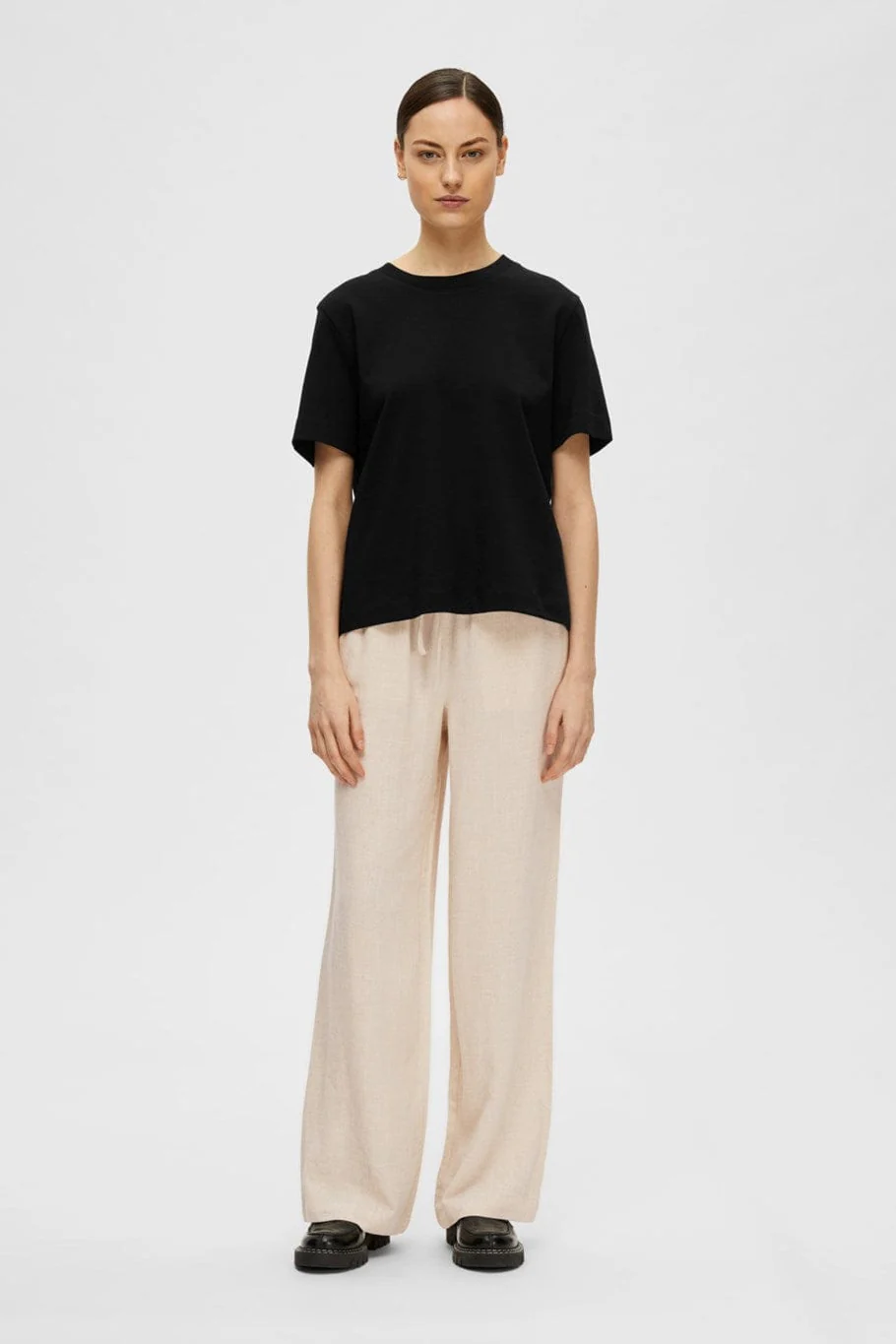 Essential Ss Boxy Tee Black - Image 9