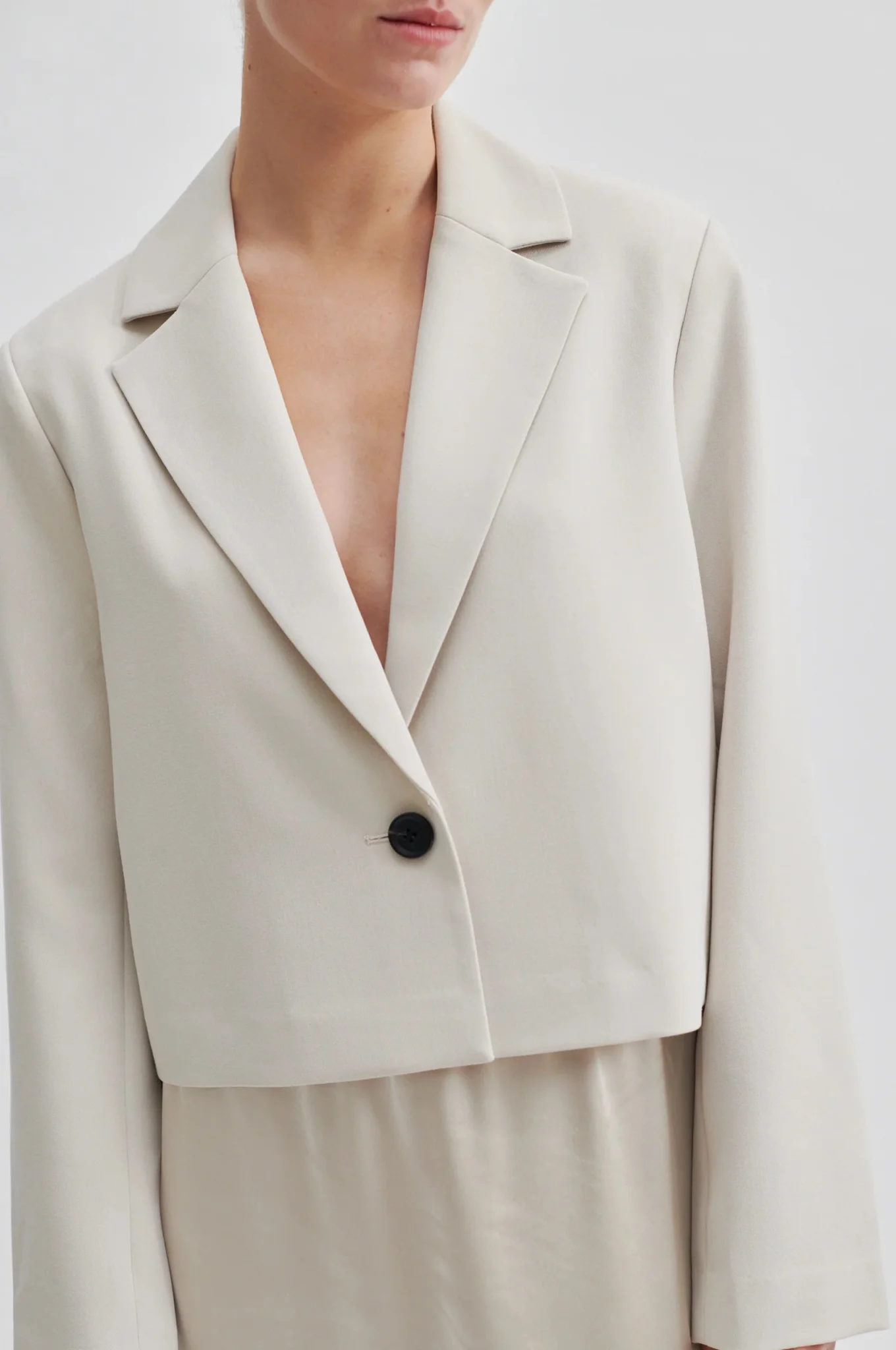 Evie Cropped Blazer Pumice Stone - Image 4