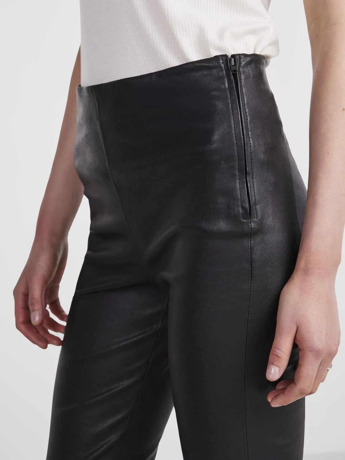 Yaszellu Bootcut Leather Pant Black - Image 7
