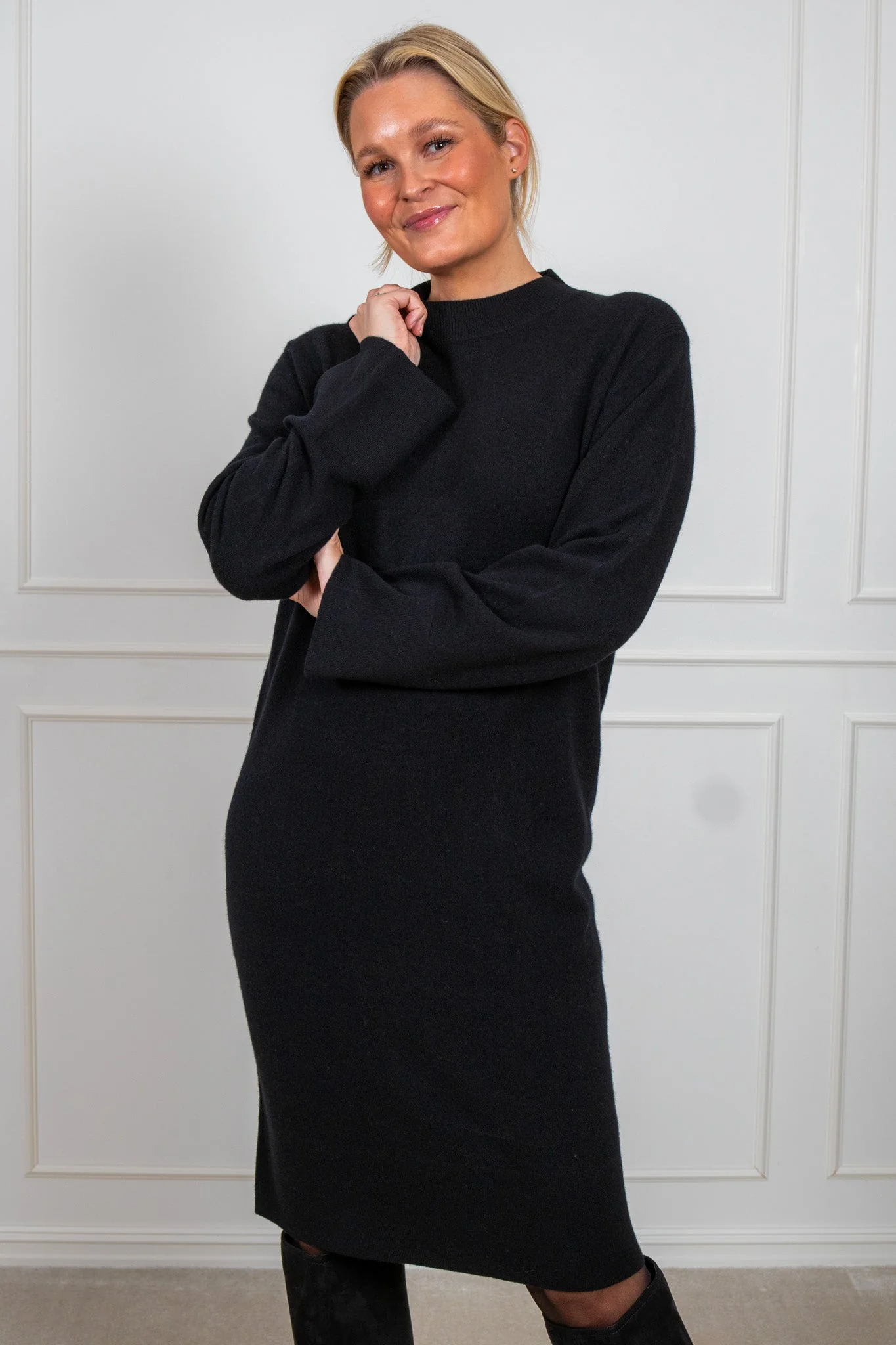 Yasemilie Ls Funnel Knit Dress Black - Image 4