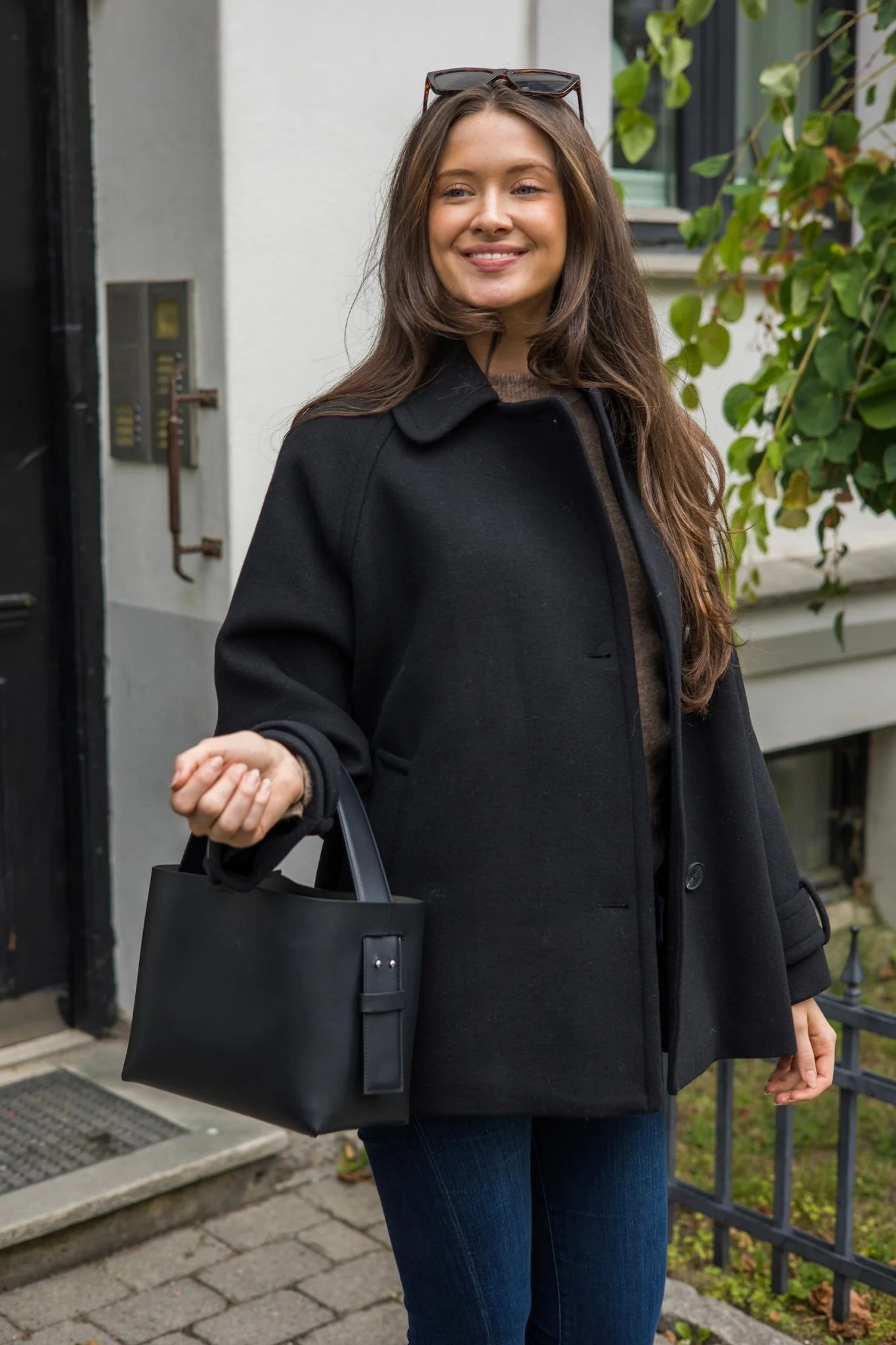 Thoraiw Minona Coat Black - Image 4
