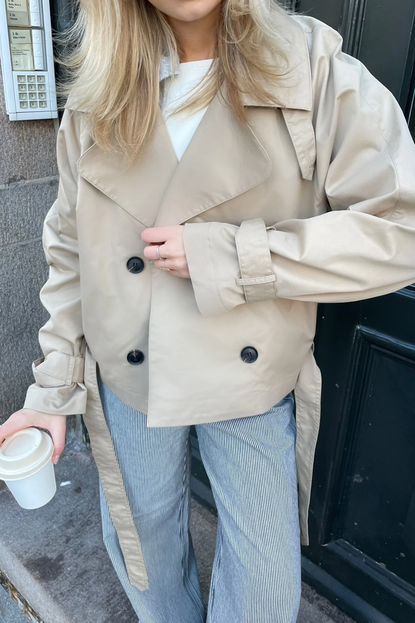 Almaic Trenchcoat Light Beige - Image 3