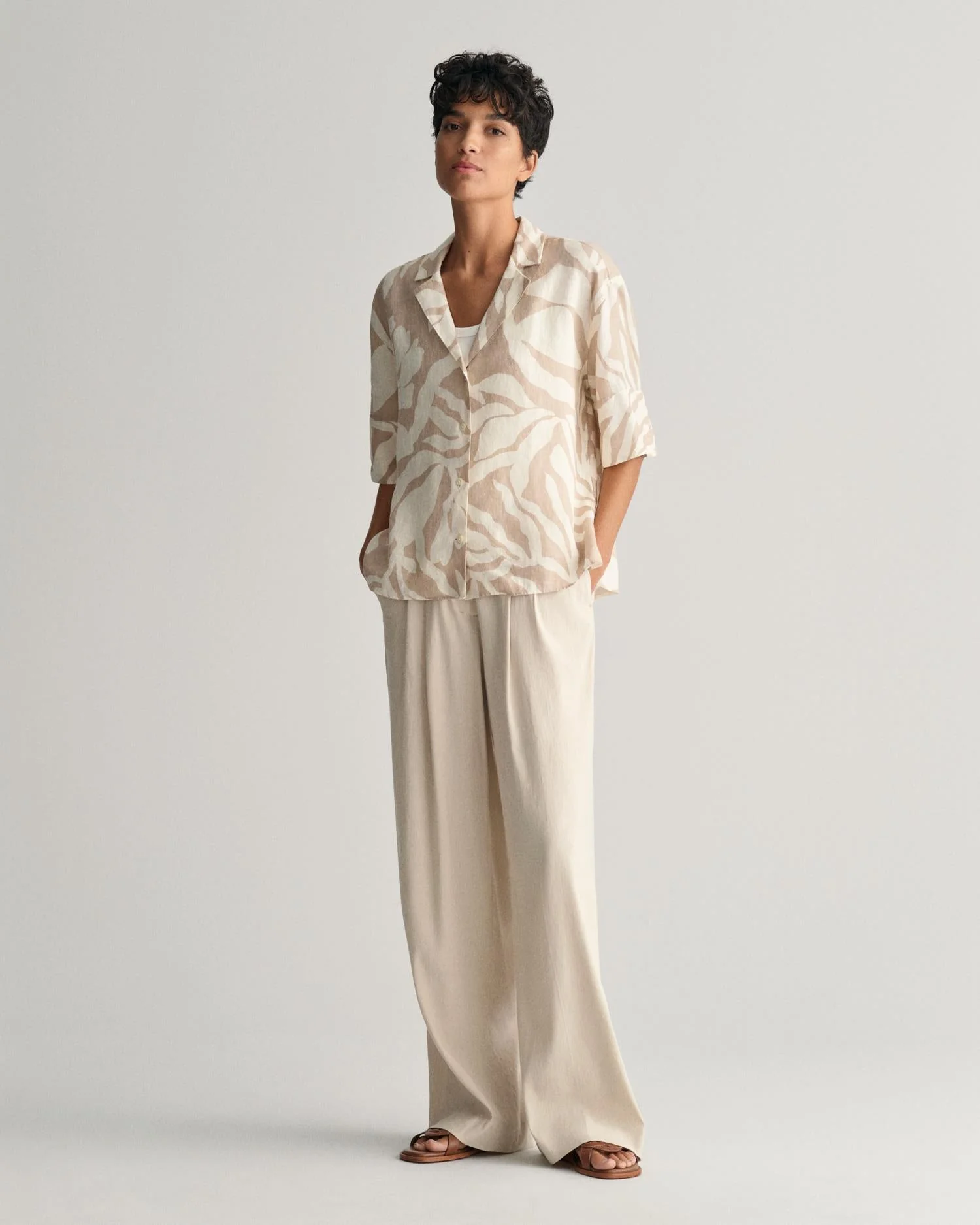 Relaxed Fit Palm Print Linen Short Sleeve Shirt Dry Sand - Image 2