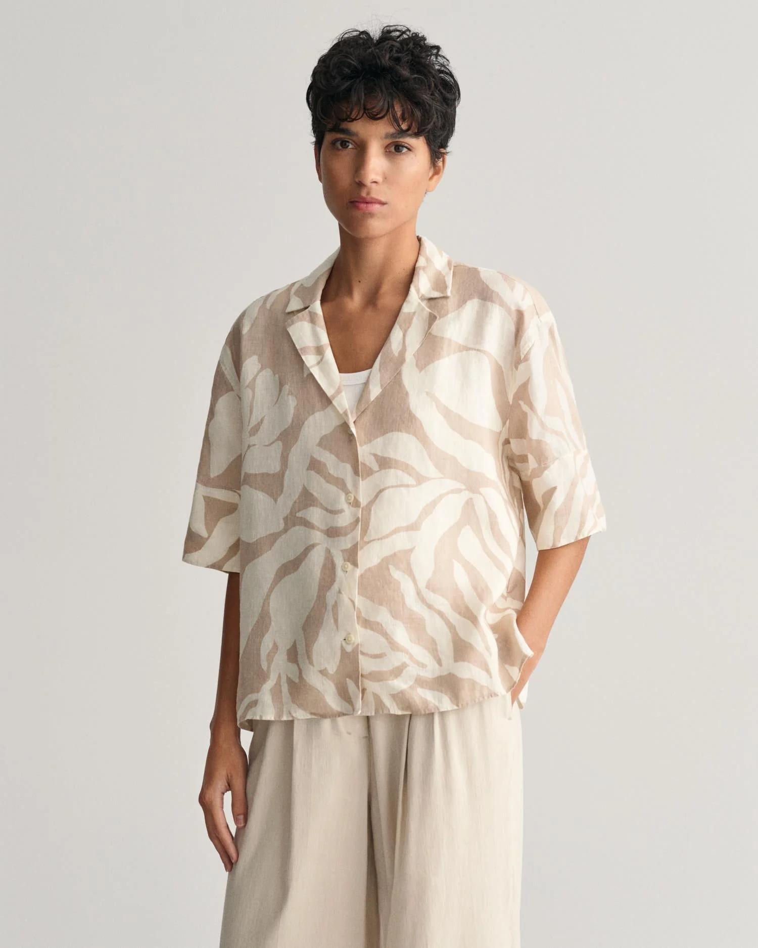 Relaxed Fit Palm Print Linen Short Sleeve Shirt Dry Sand - Image 3