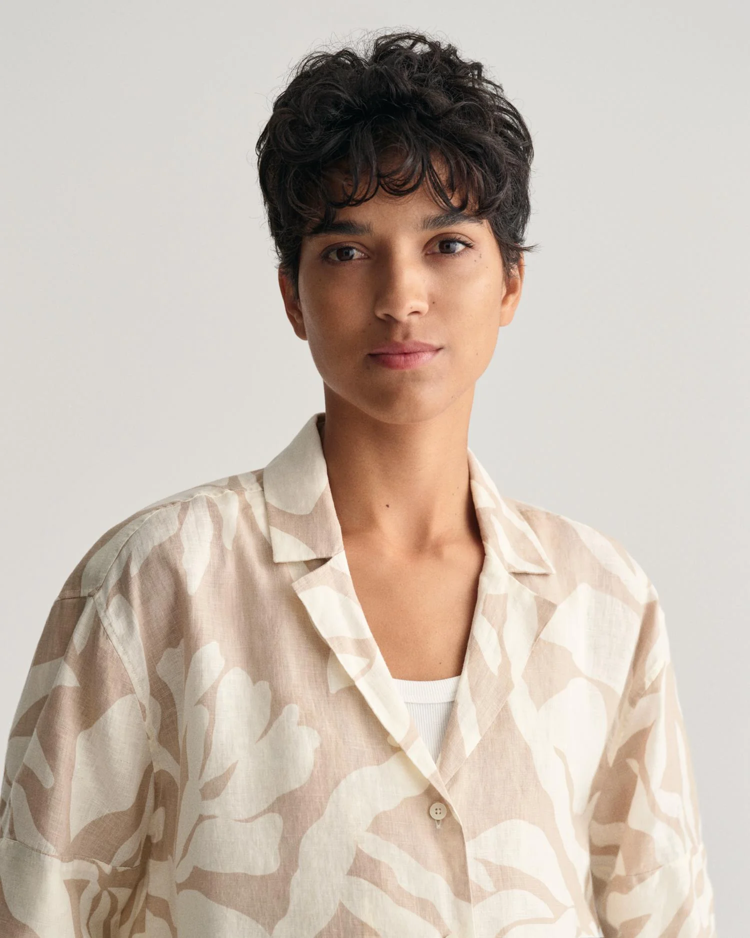 Relaxed Fit Palm Print Linen Short Sleeve Shirt Dry Sand - Image 4