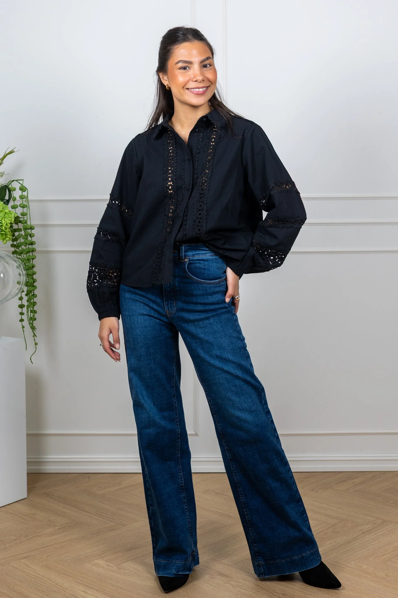 Vilda Shirt Black - Image 2