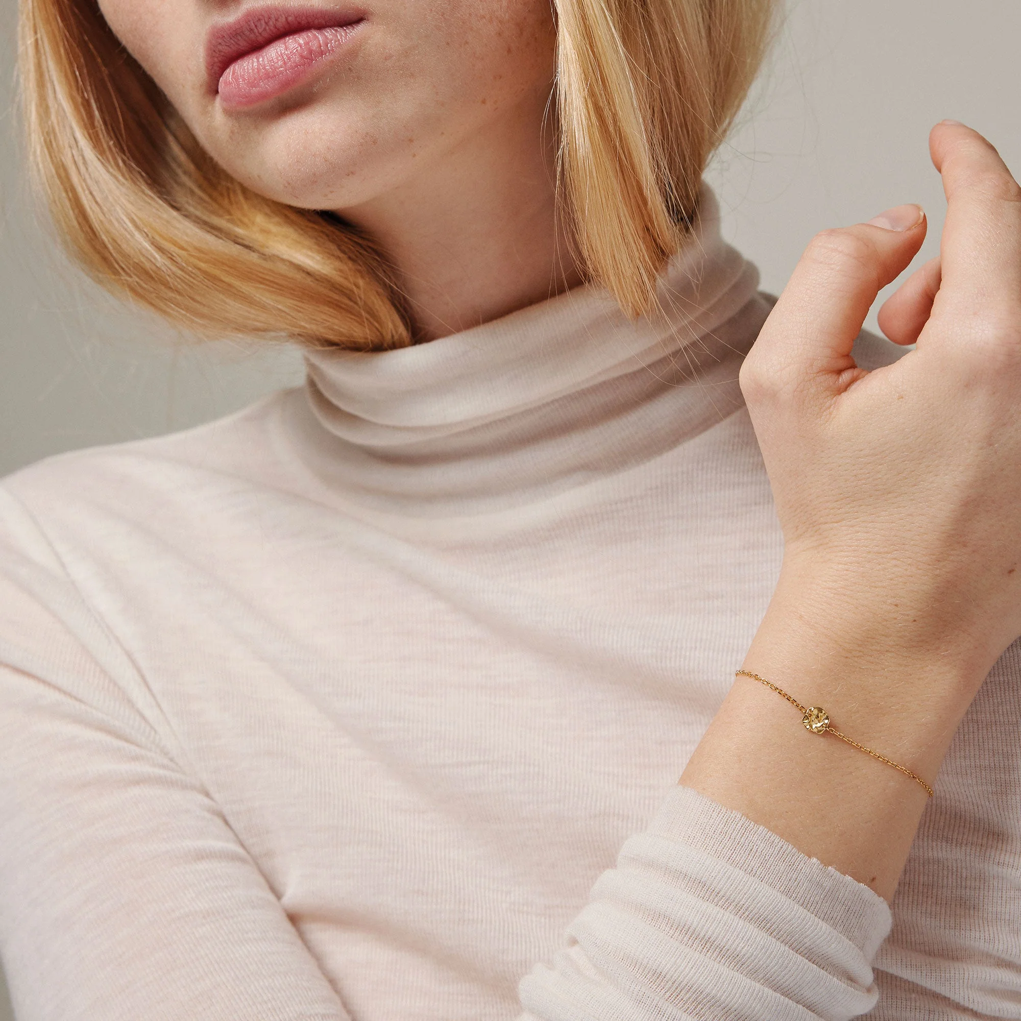 Refined Bracelets Gold - Image 3