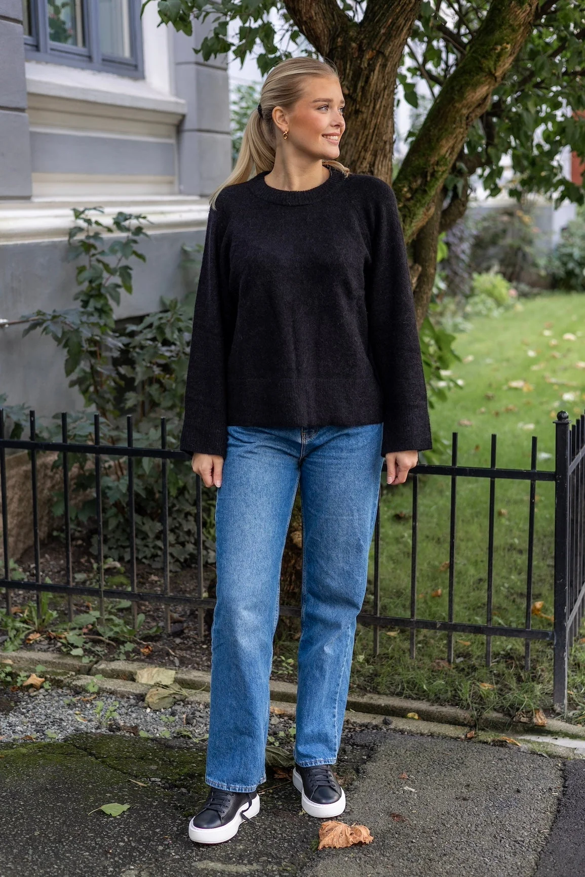 Lannapw Pullover Black - Image 5