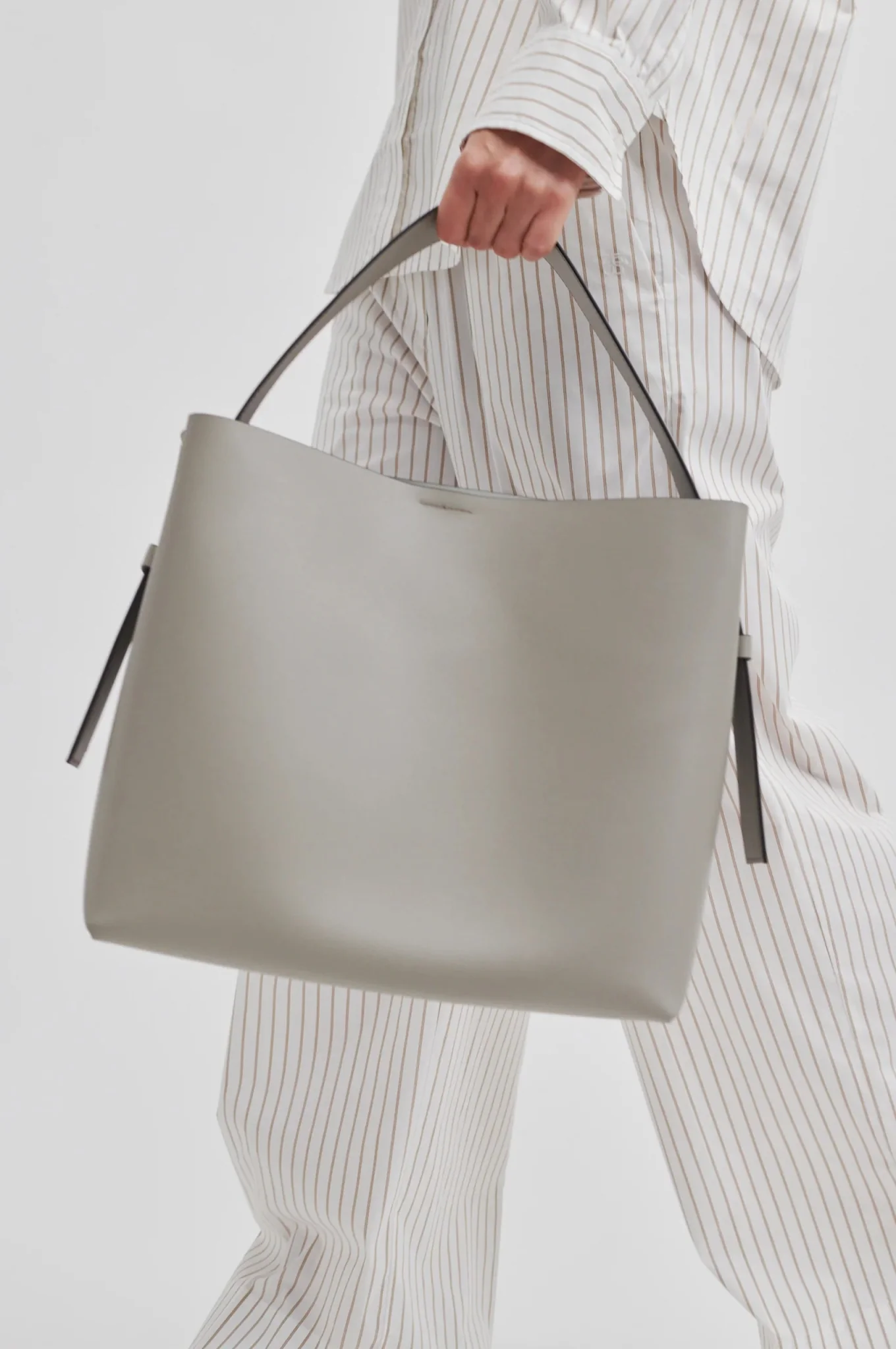Leata Maxi Leather Bag Roasted Cashew - Image 2