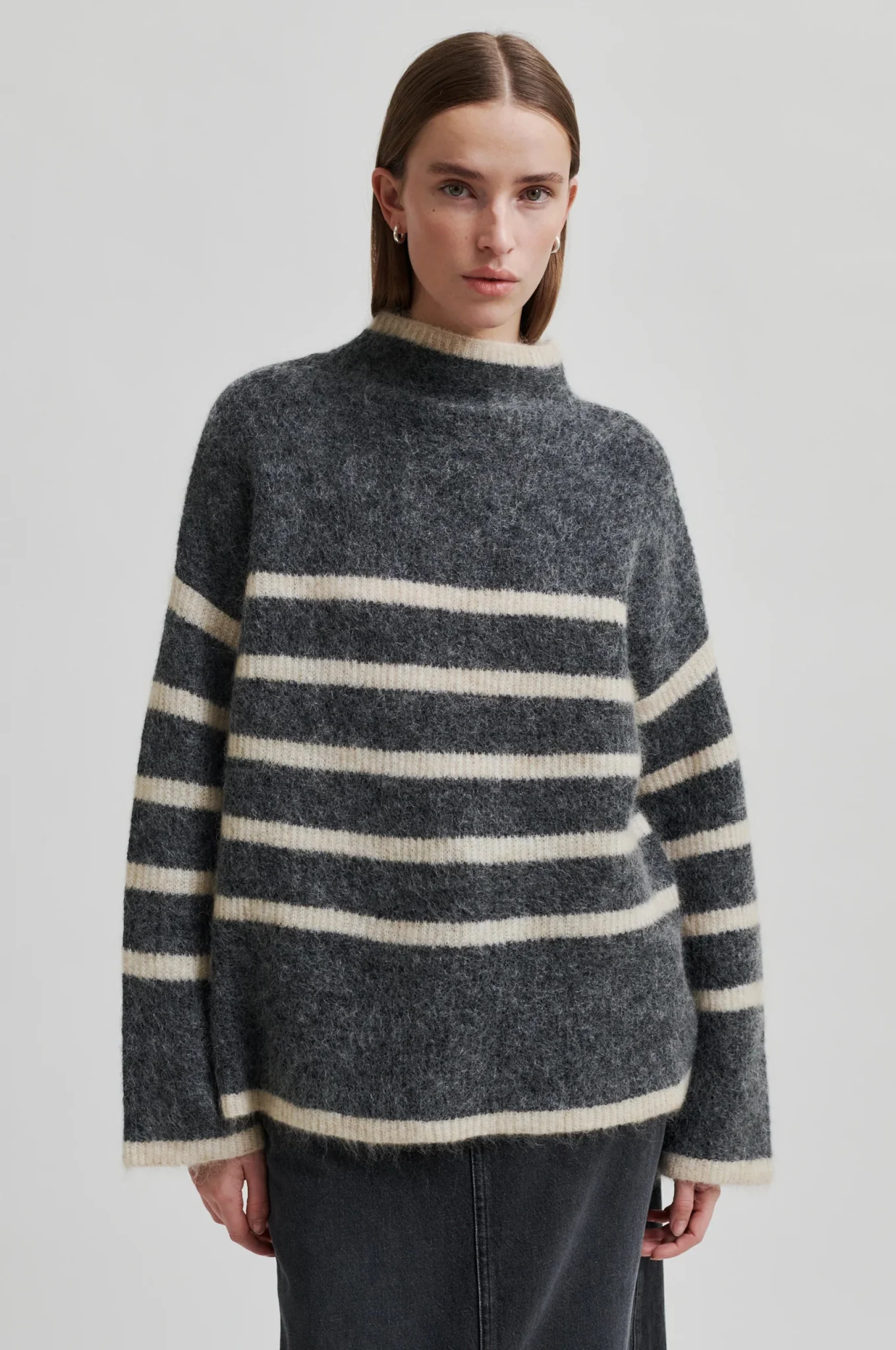 Ovalis Knit T-Neck Volcanic Ash - Image 7