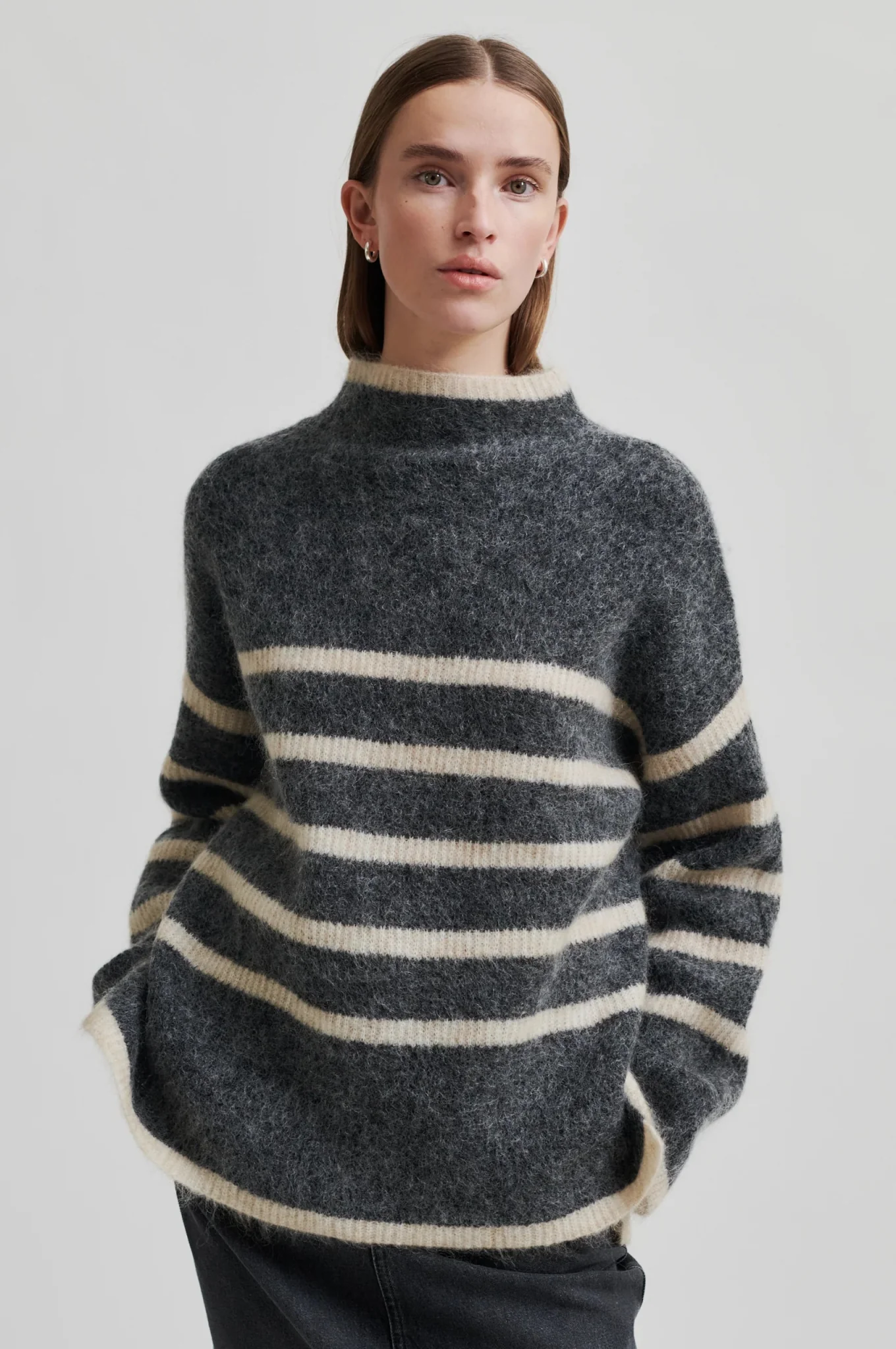Ovalis Knit T-Neck Volcanic Ash - Image 9
