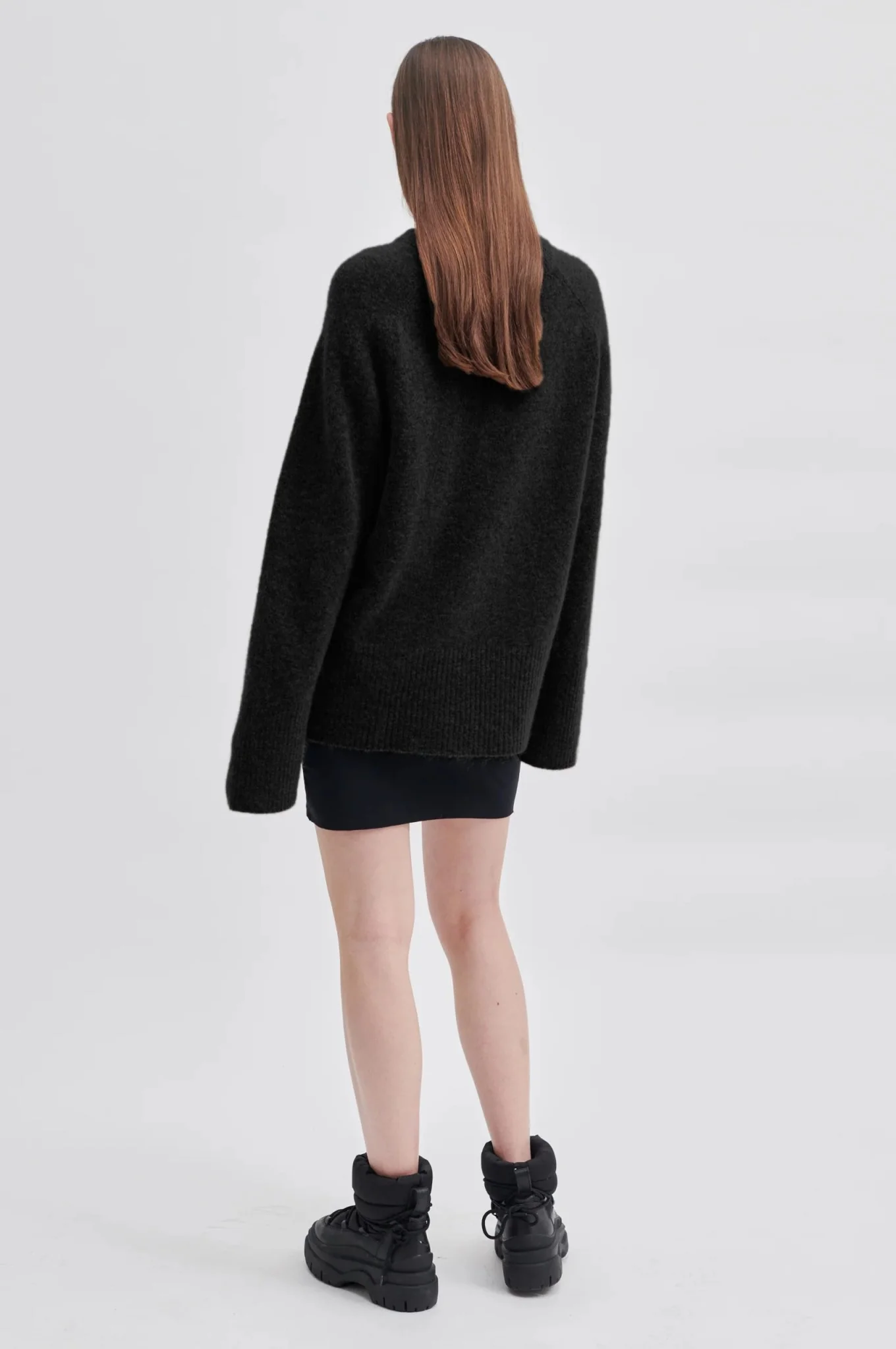 Brookline Knit Raglan O-Neck Black - Image 6