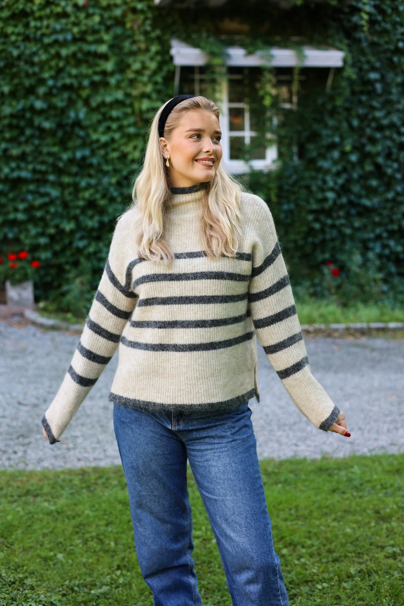 Ovalis Knit T-Neck Brazilian Sand Grey - Image 4