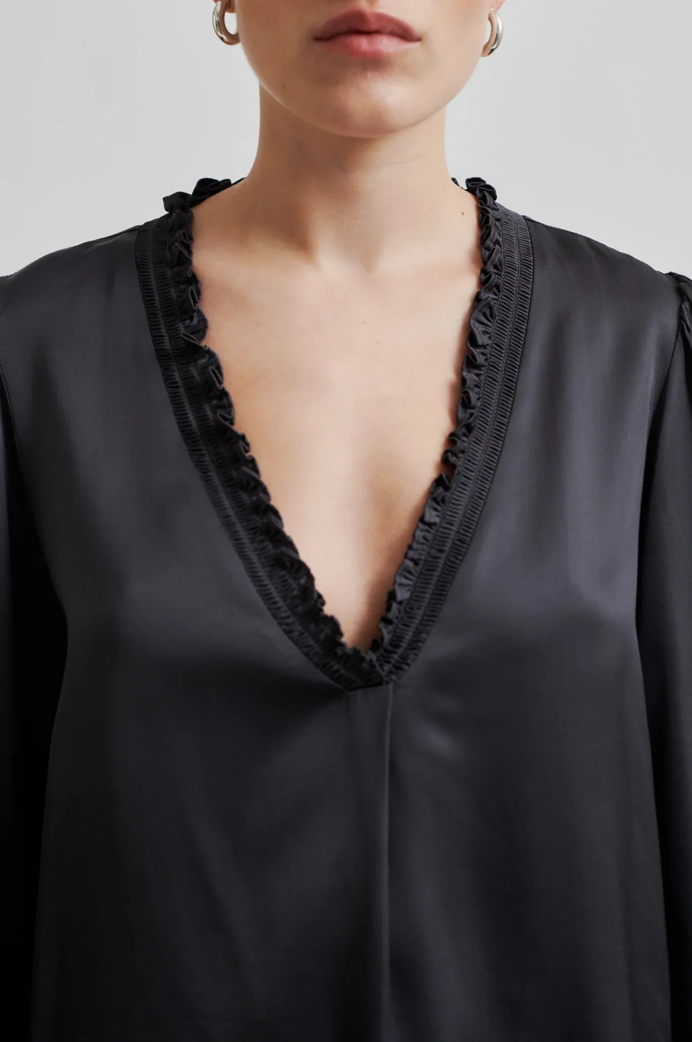 Bardi V-Neck Blouse Volcanic Ash - Image 4