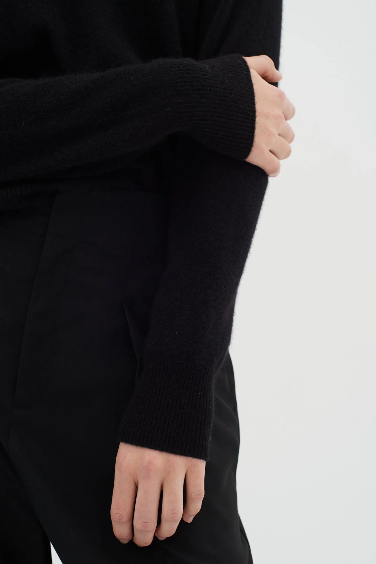 Lukkaiw Crew-Neck Pullover Black - Image 4