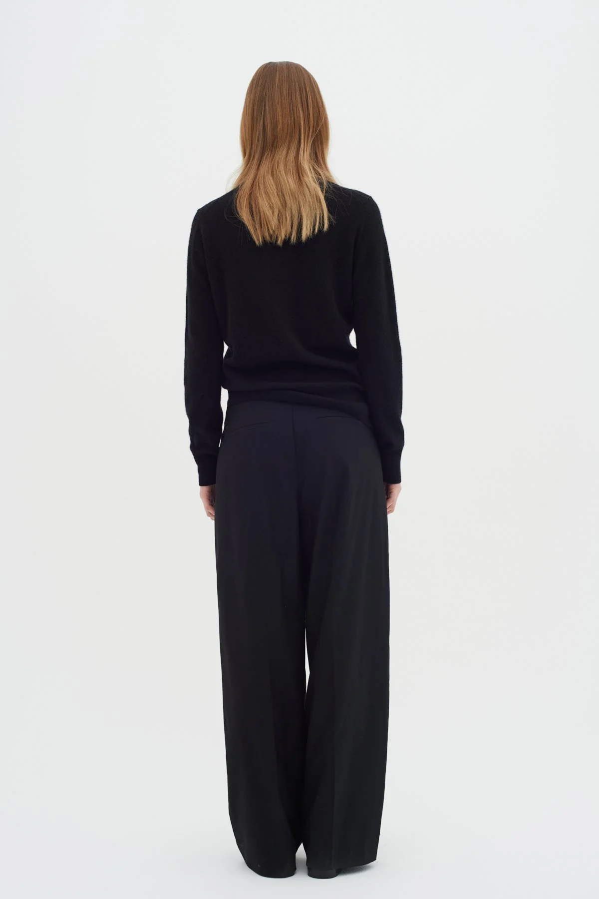 Lukkaiw Crew-Neck Pullover Black - Image 5