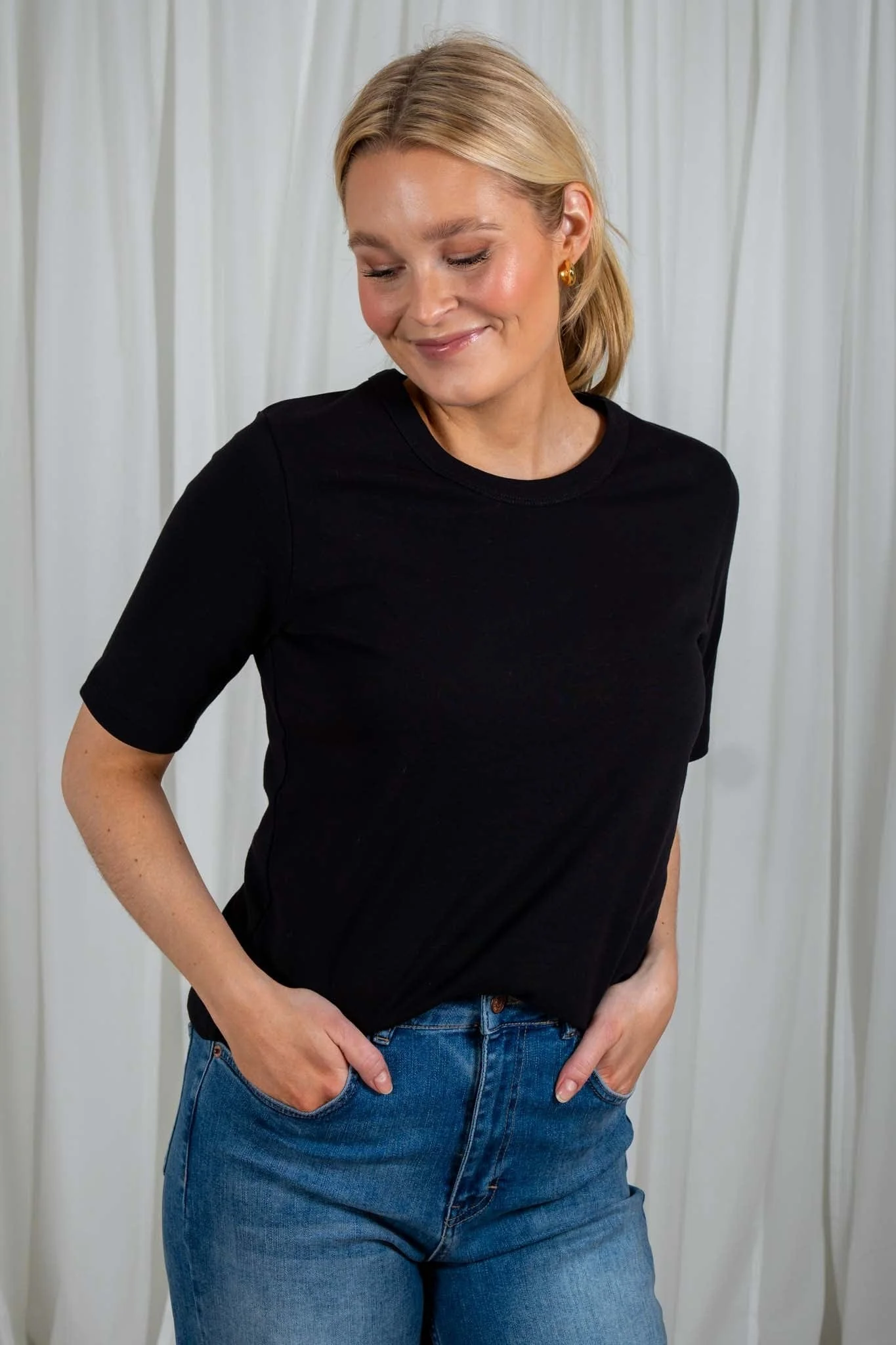 Ratanapw Tshirt - Black - Image 4
